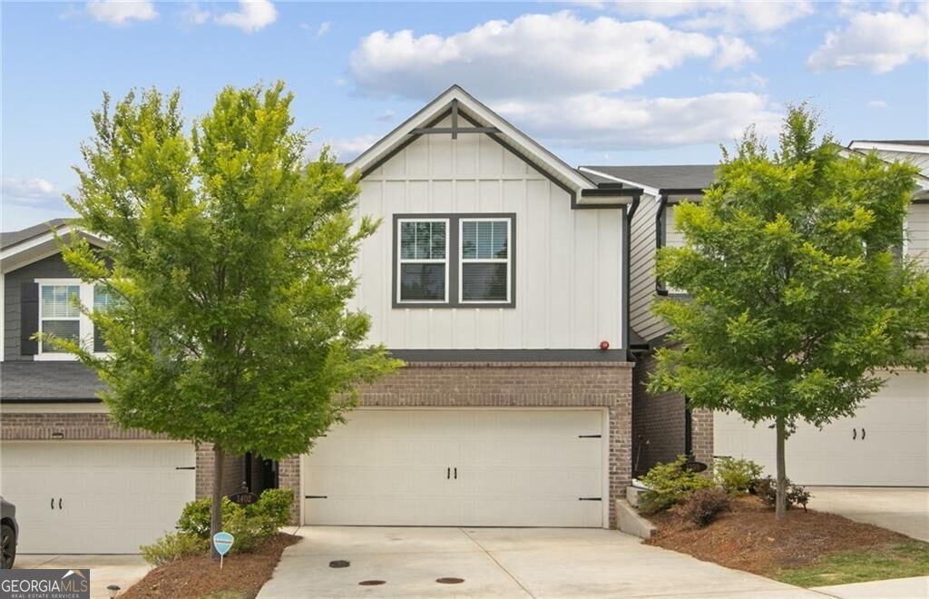 1402 Vayda Court Property Photo 1