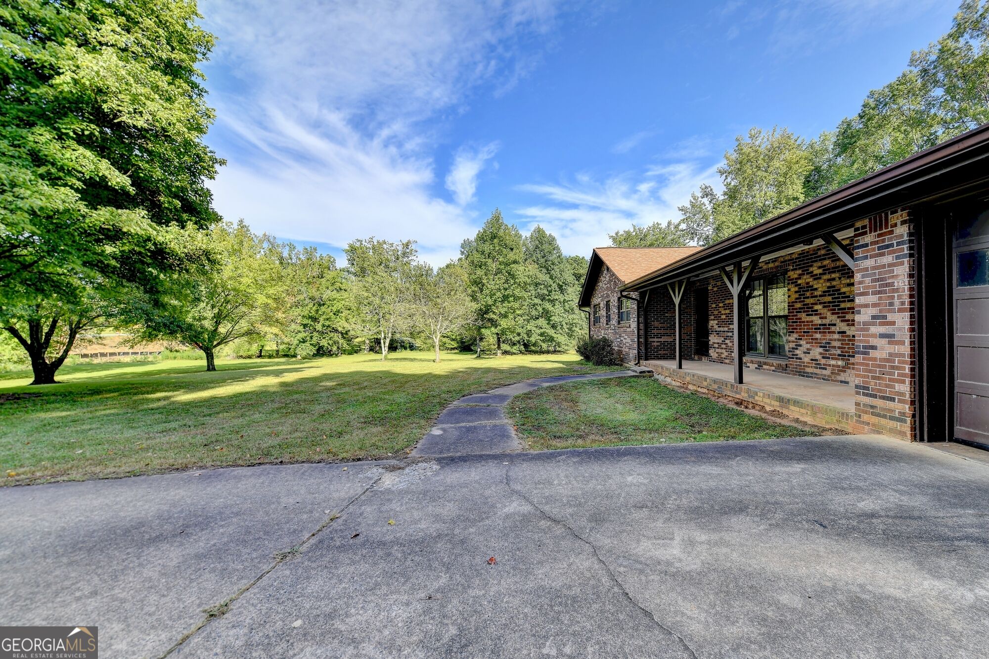 5680 Abbotts Bridge Road Property Photo 14