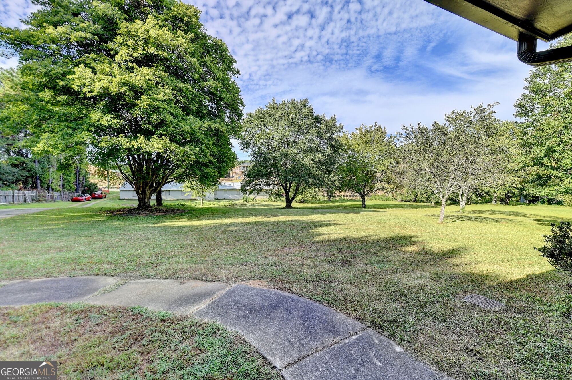 5680 Abbotts Bridge Road Property Photo 16