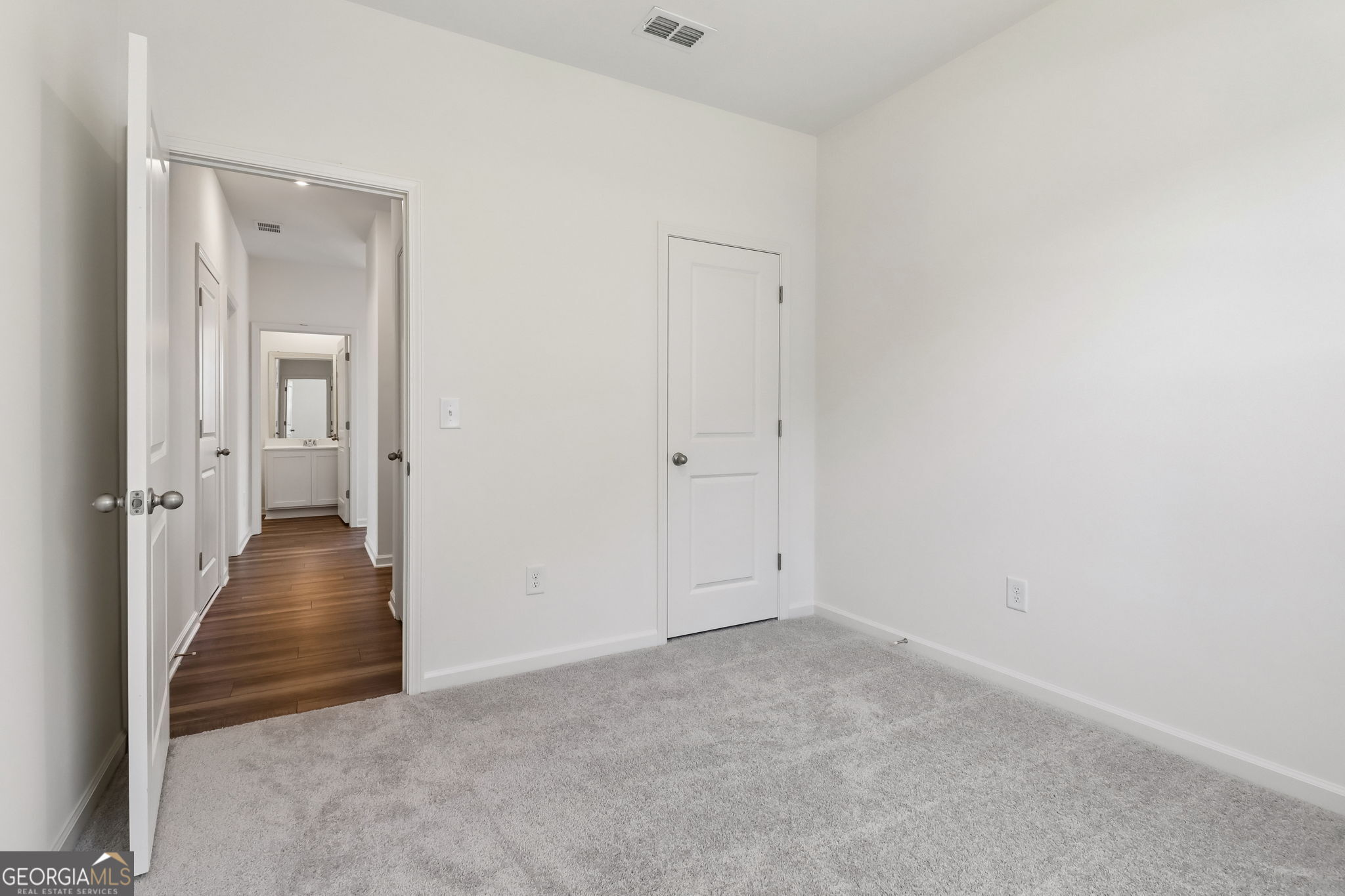 36 Crescent Boulevard Property Photo 3