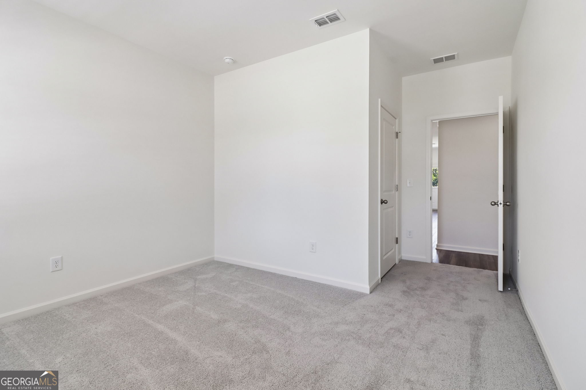 36 Crescent Boulevard Property Photo 4