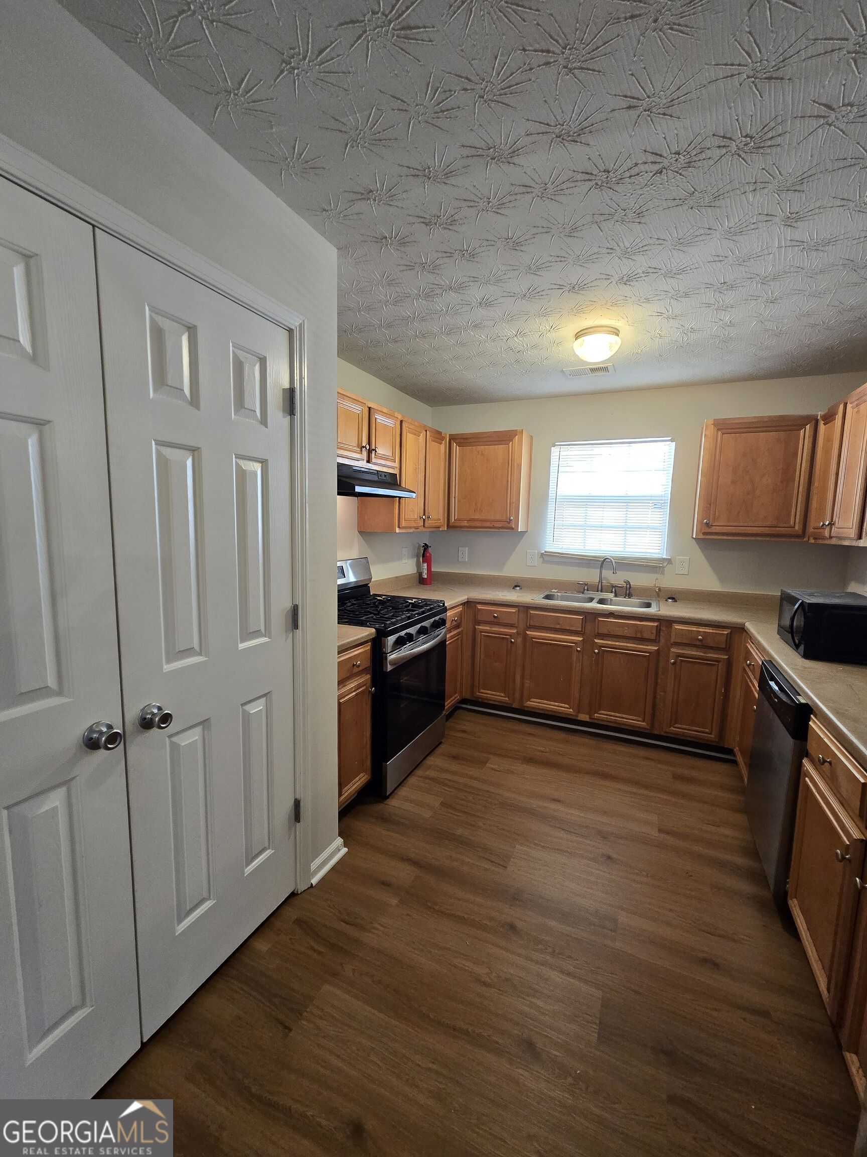 5636 One Lake Way Property Photo 4