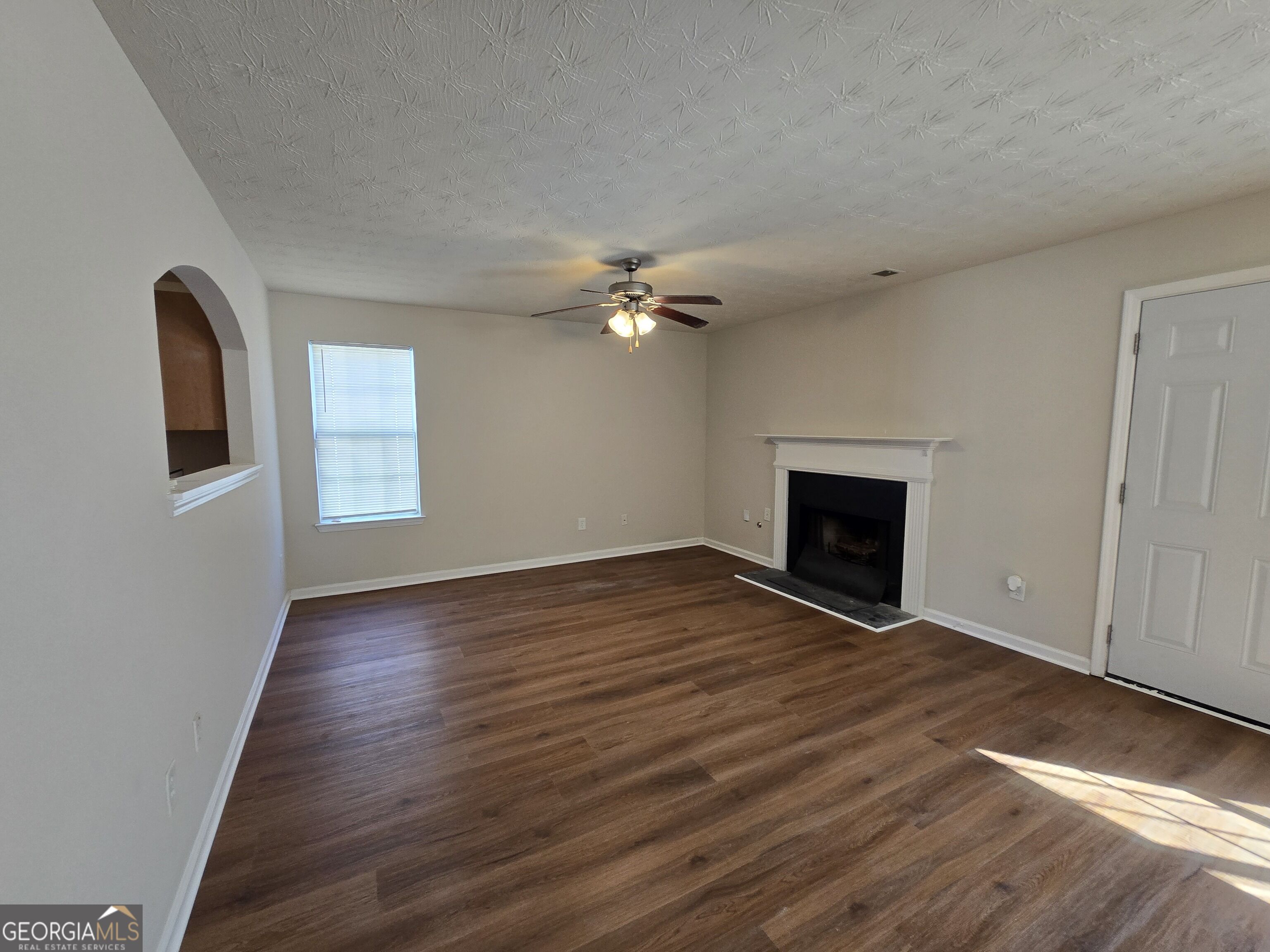 5636 One Lake Way Property Photo 5