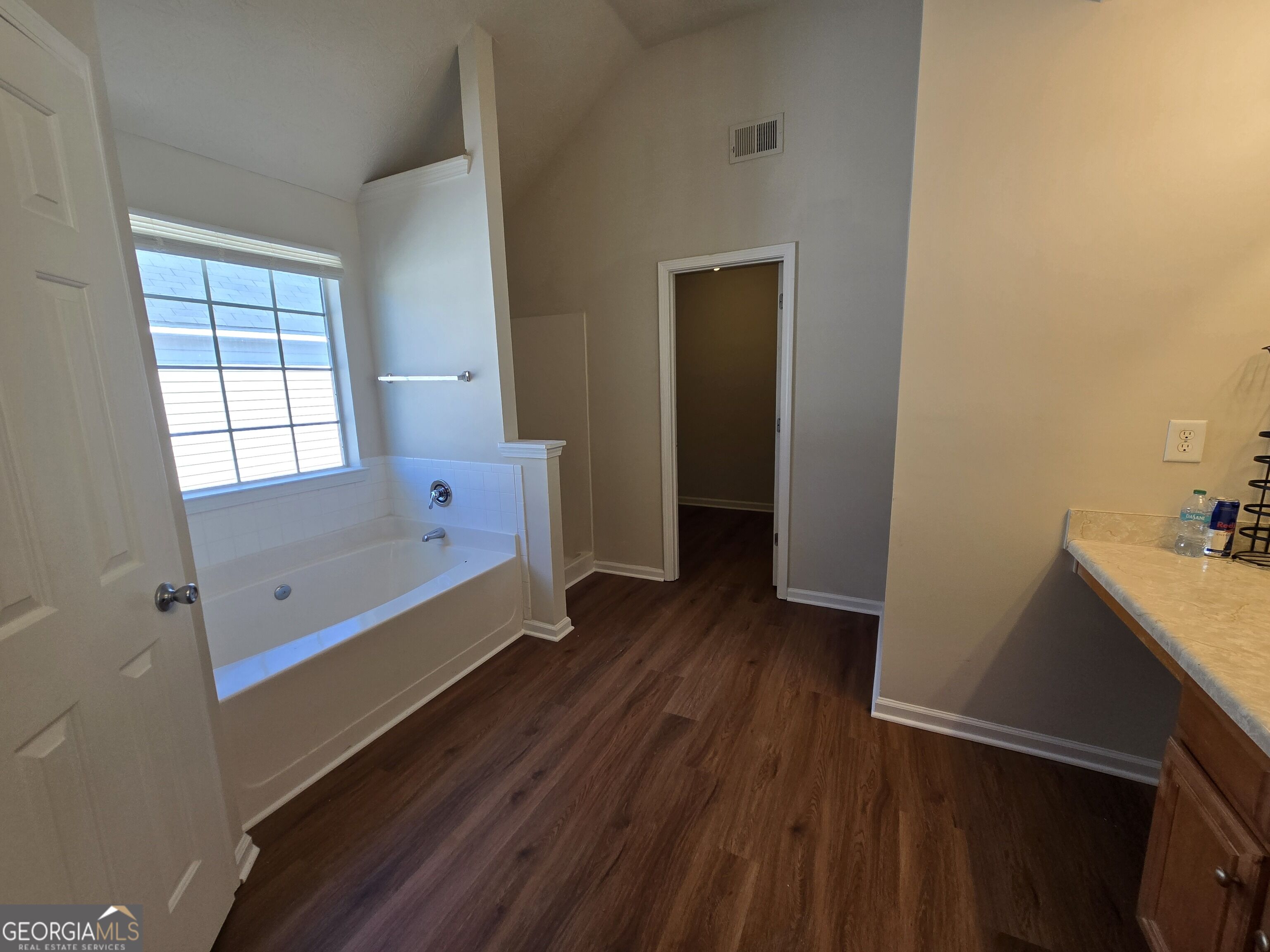 5636 One Lake Way Property Photo 8