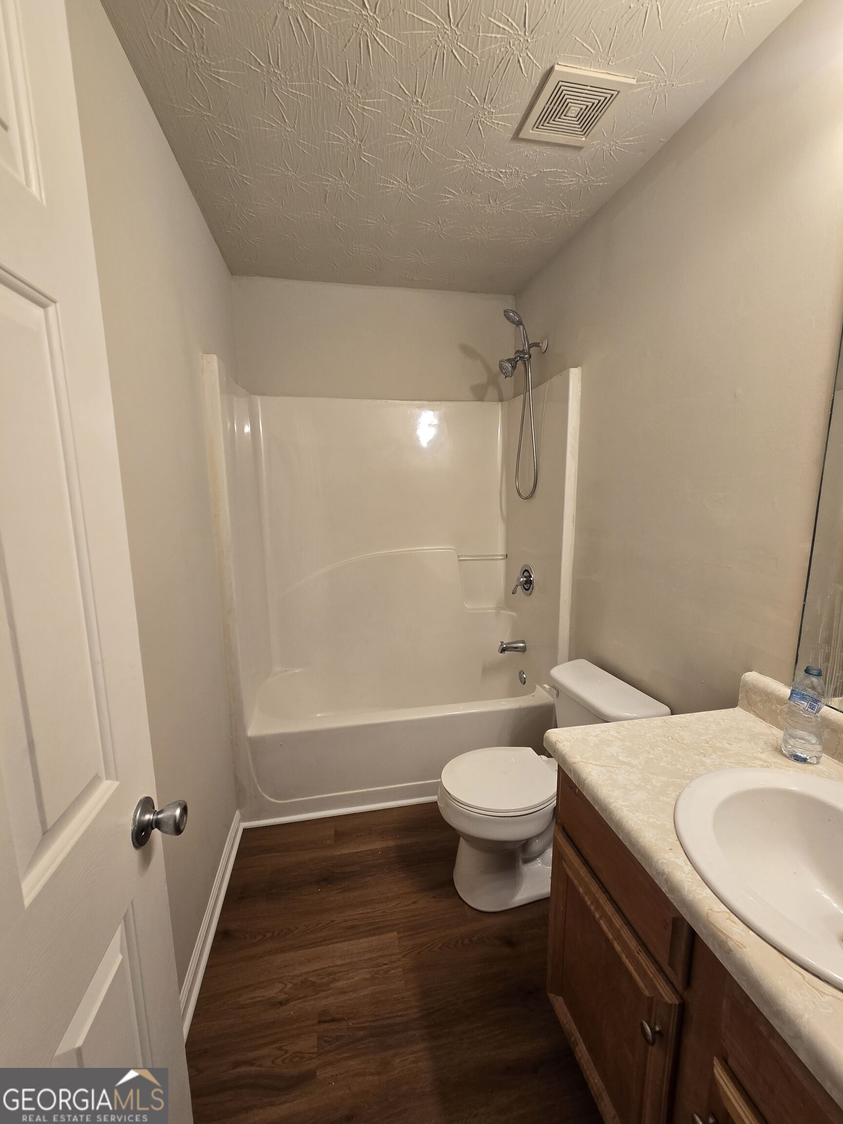 5636 One Lake Way Property Photo 9