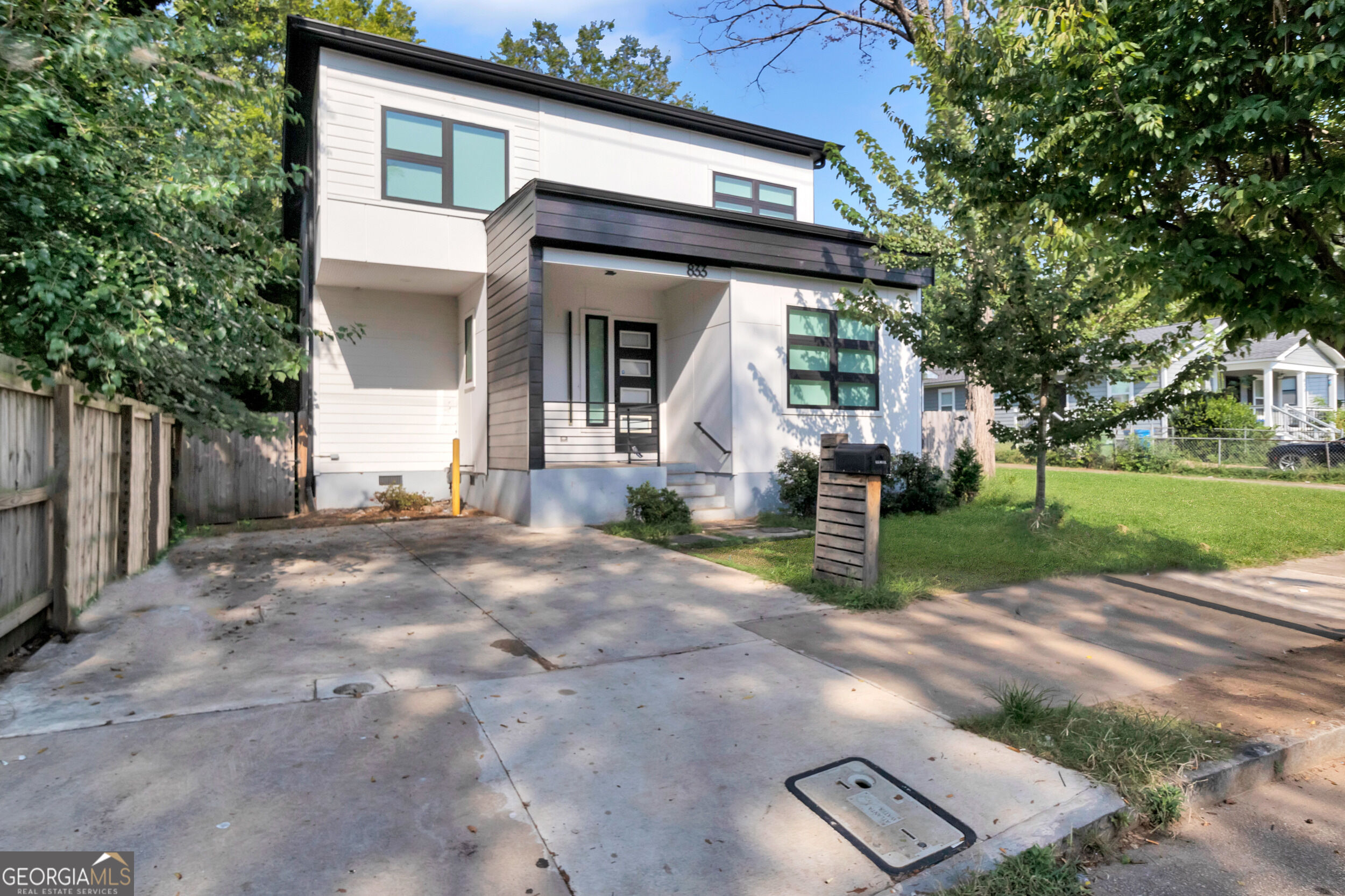 833 Humphries Street Property Photo 1