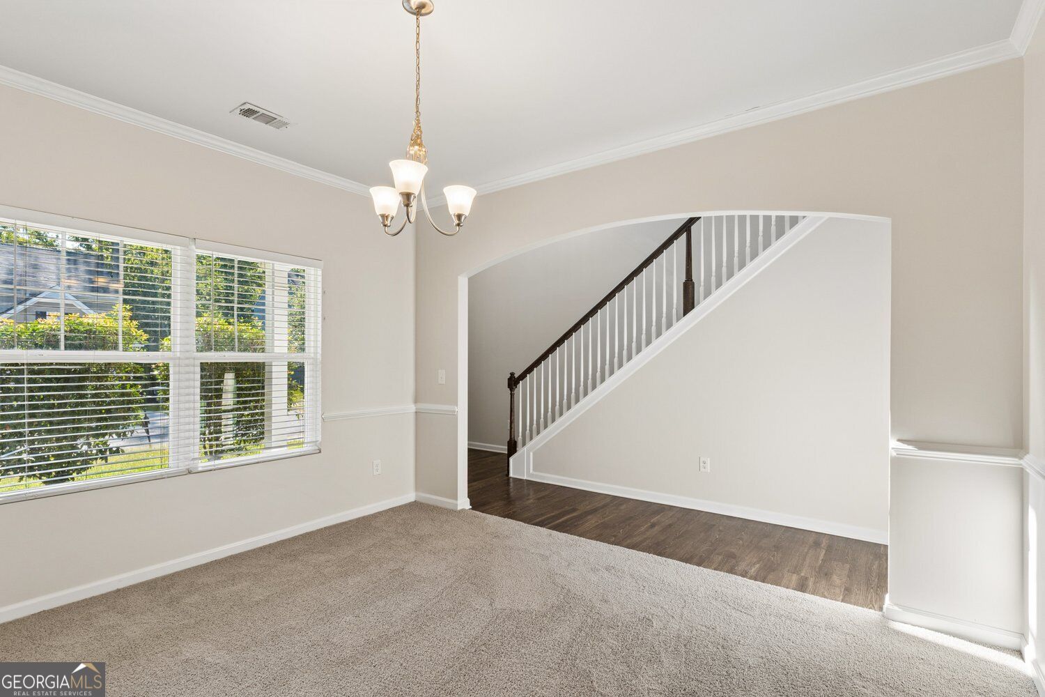 210 W Bridge Park Property Photo 5