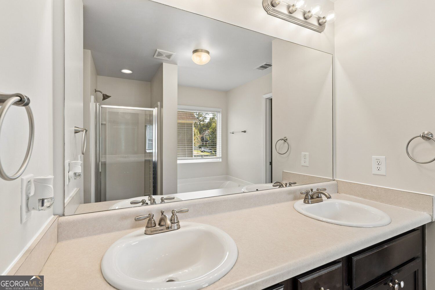 210 W Bridge Park Property Photo 16