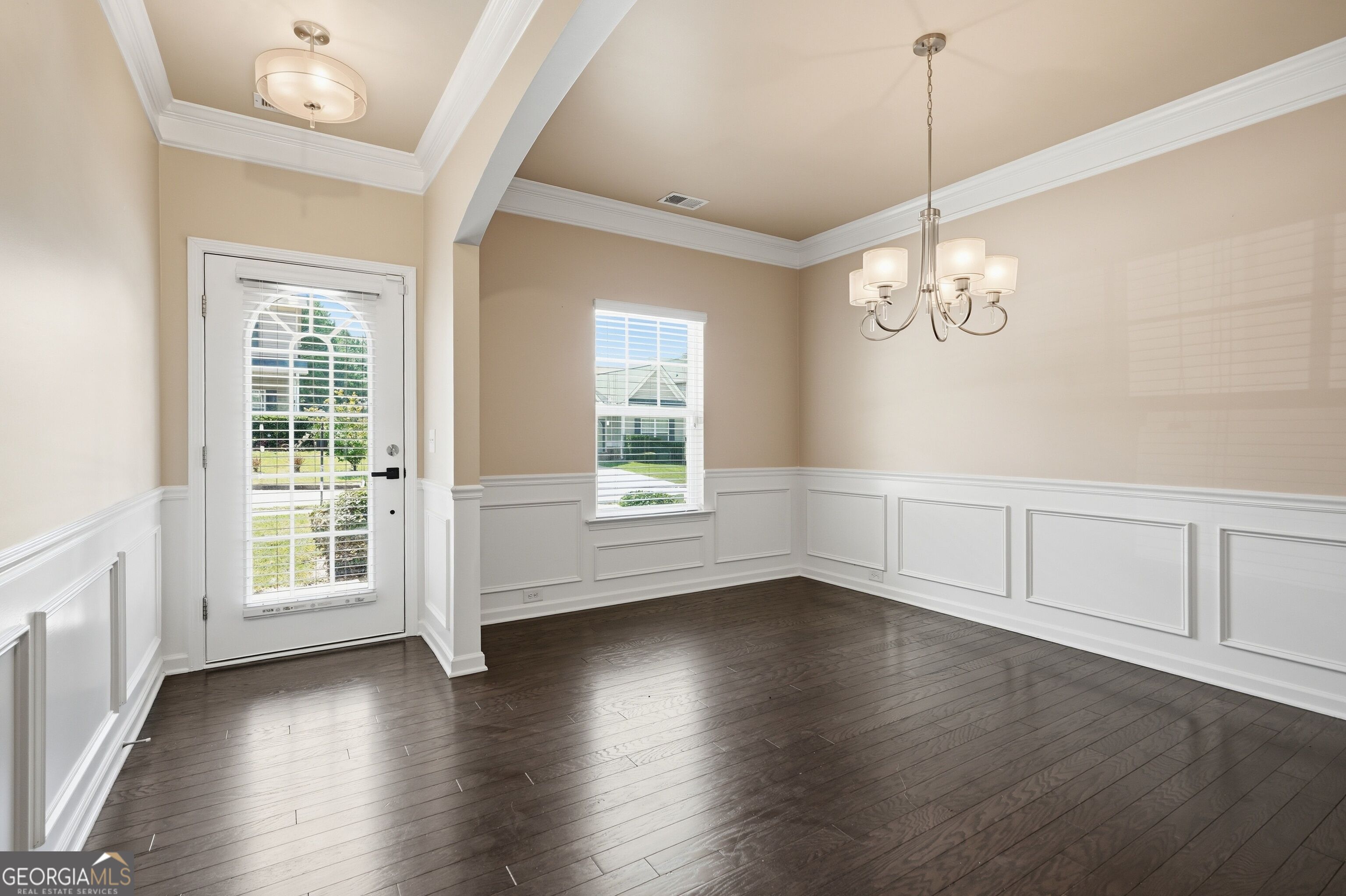 673 Boulder Run Property Photo 4