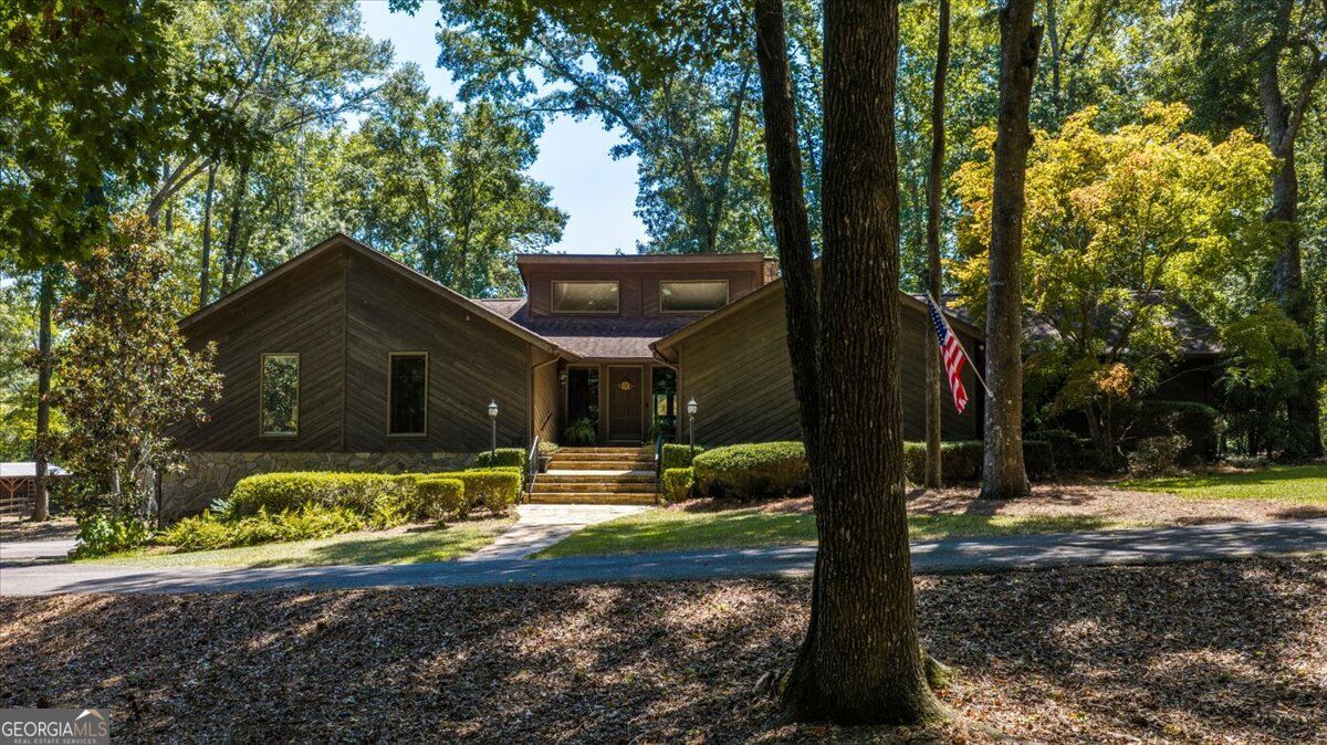7576 Lakewood Drive Property Photo 1