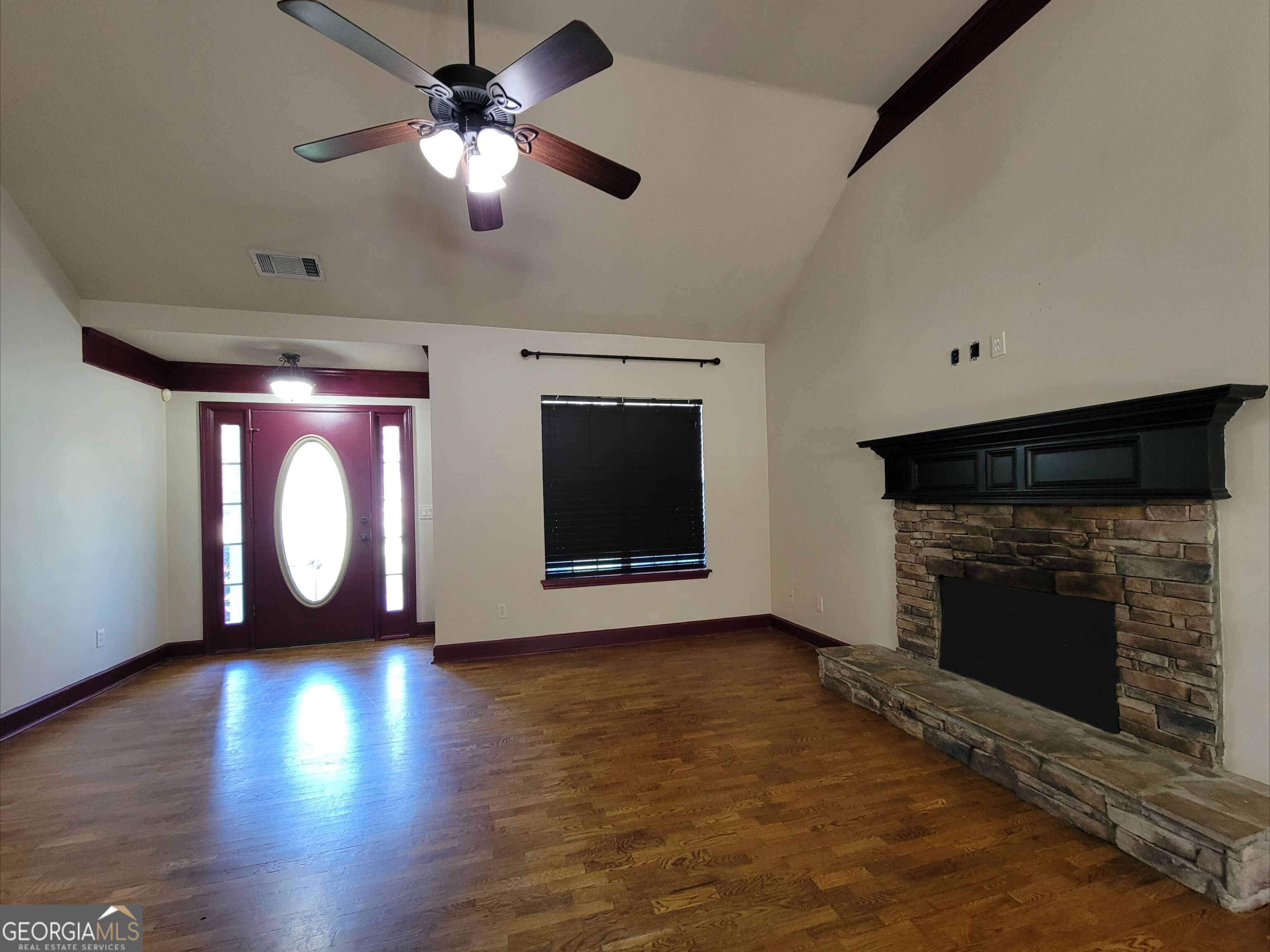 516 Oxford Ridge Property Photo 3