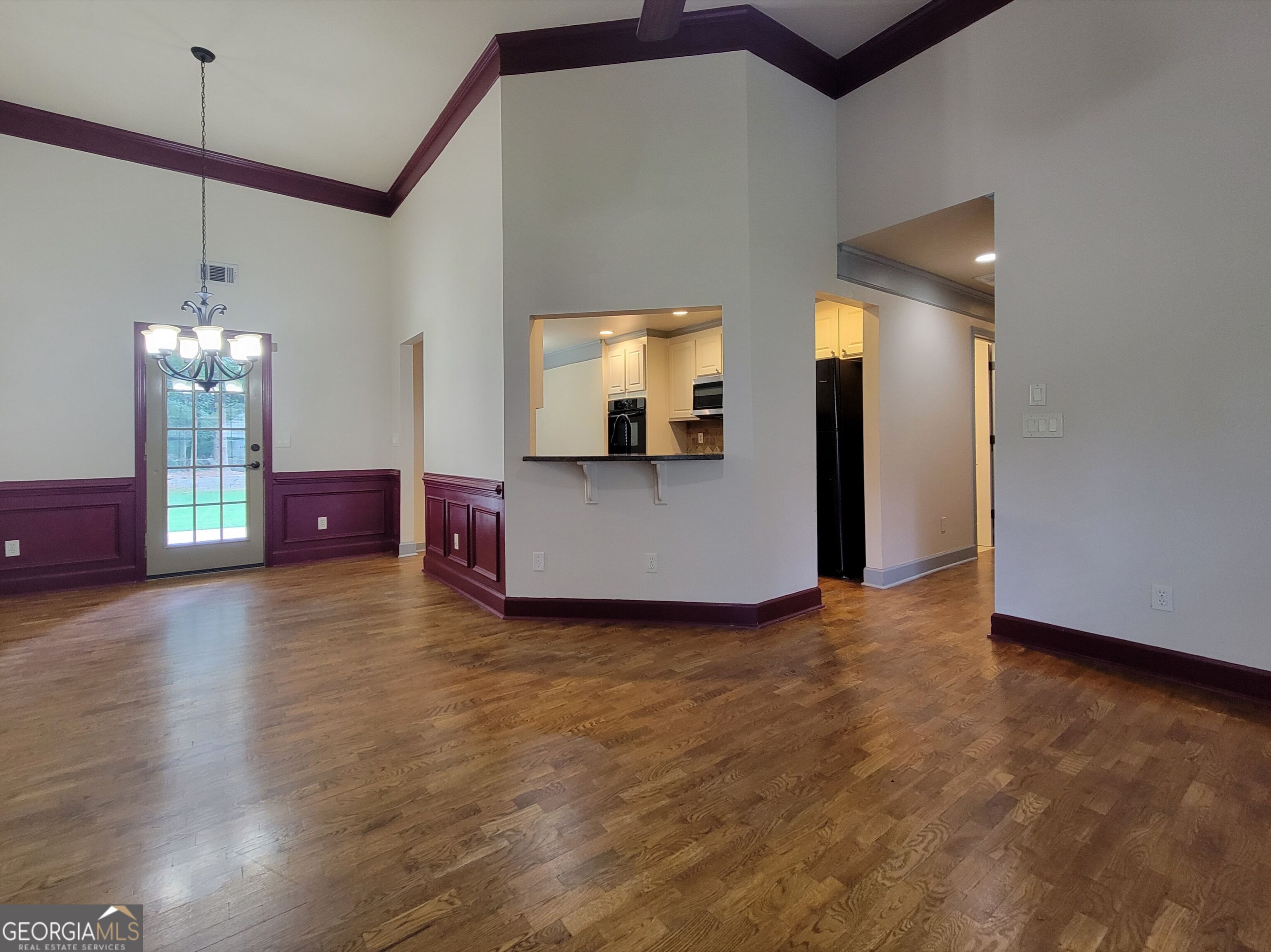 516 Oxford Ridge Property Photo 4