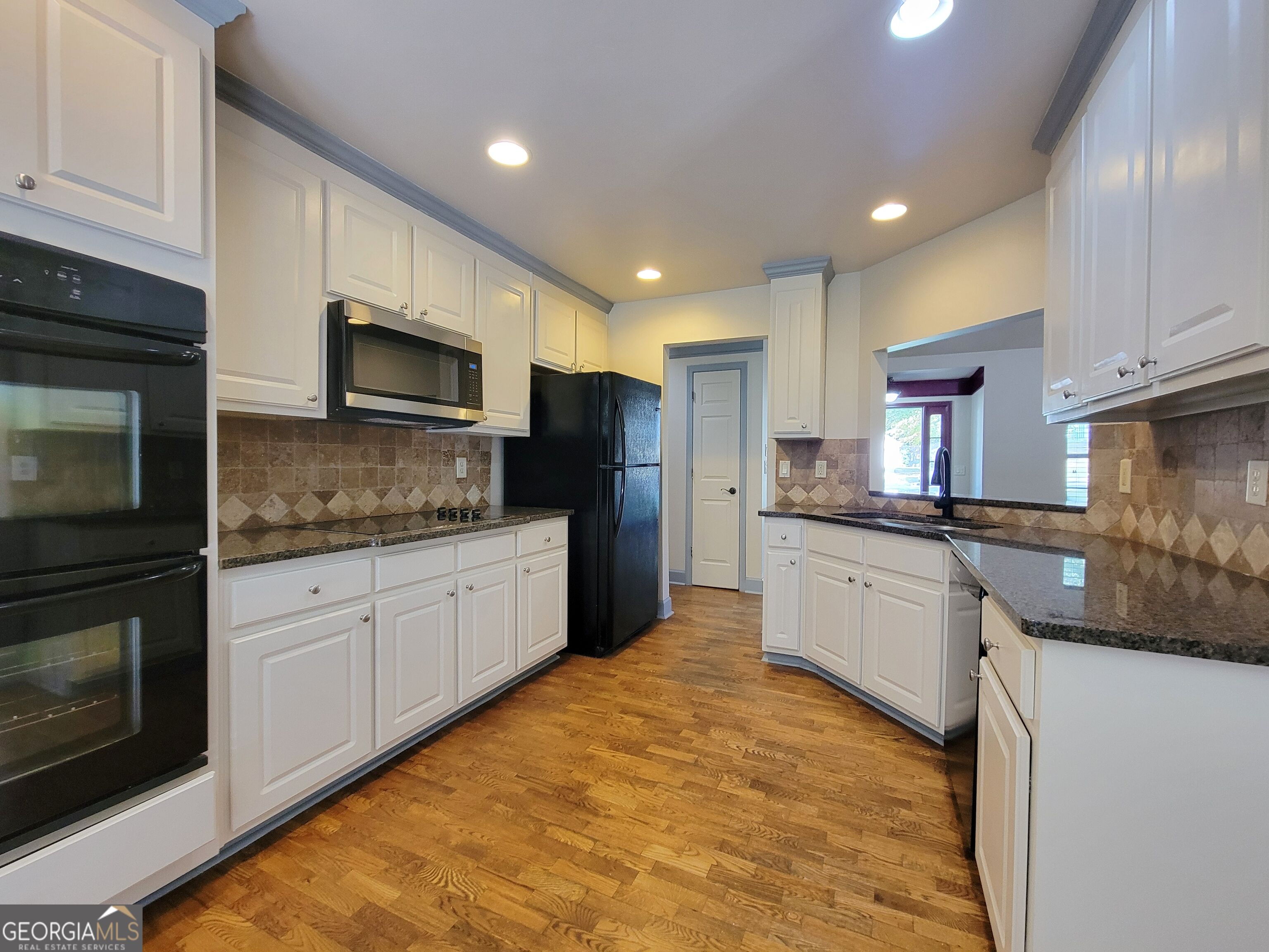 516 Oxford Ridge Property Photo 8