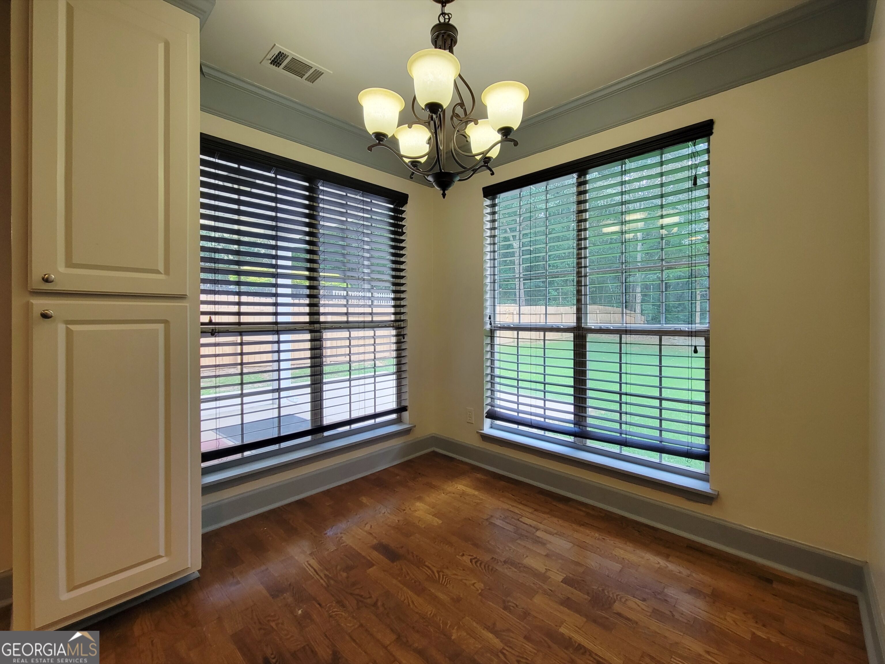 516 Oxford Ridge Property Photo 9