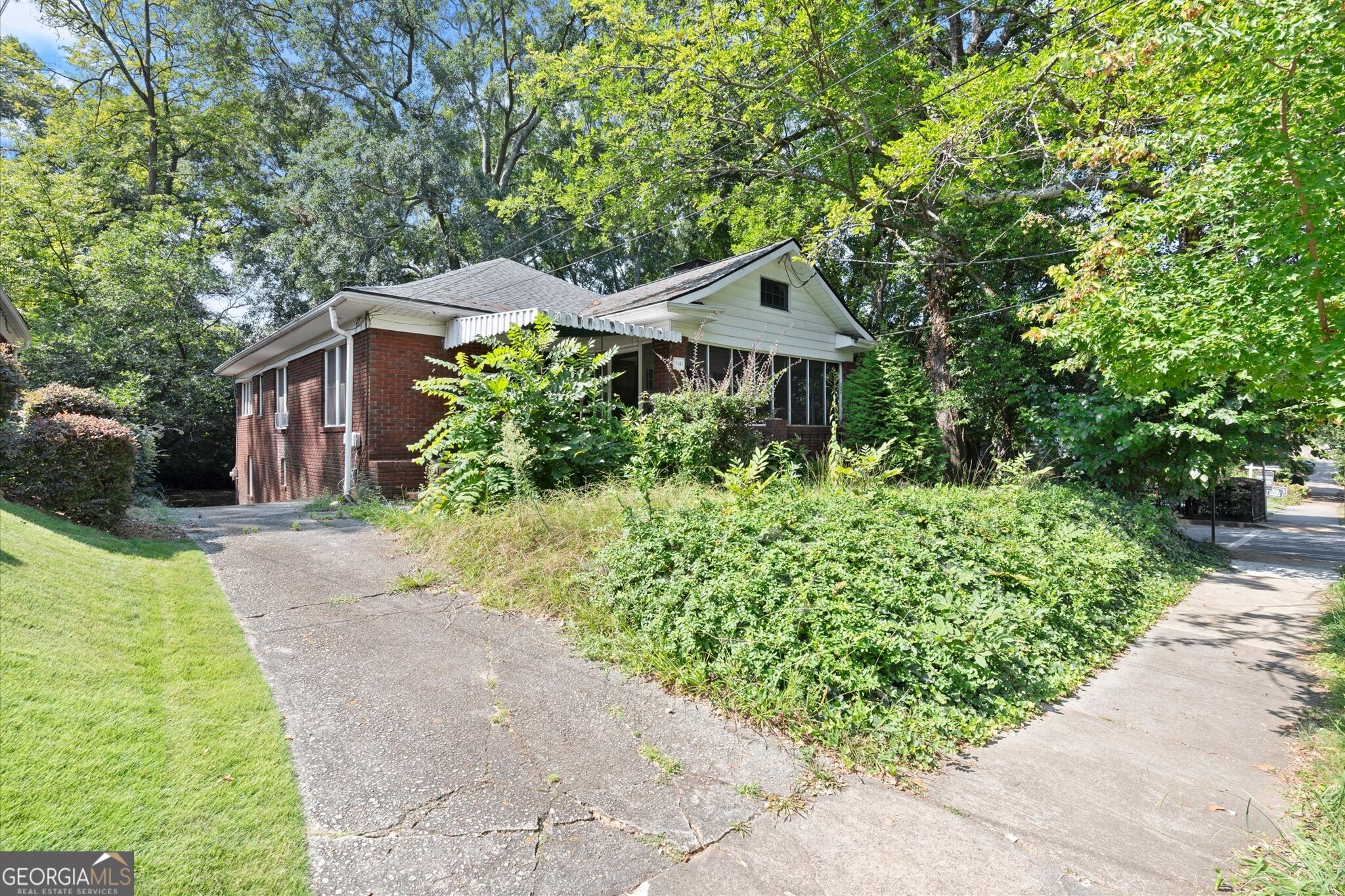 1141 Rosedale Drive Ne Property Photo 1