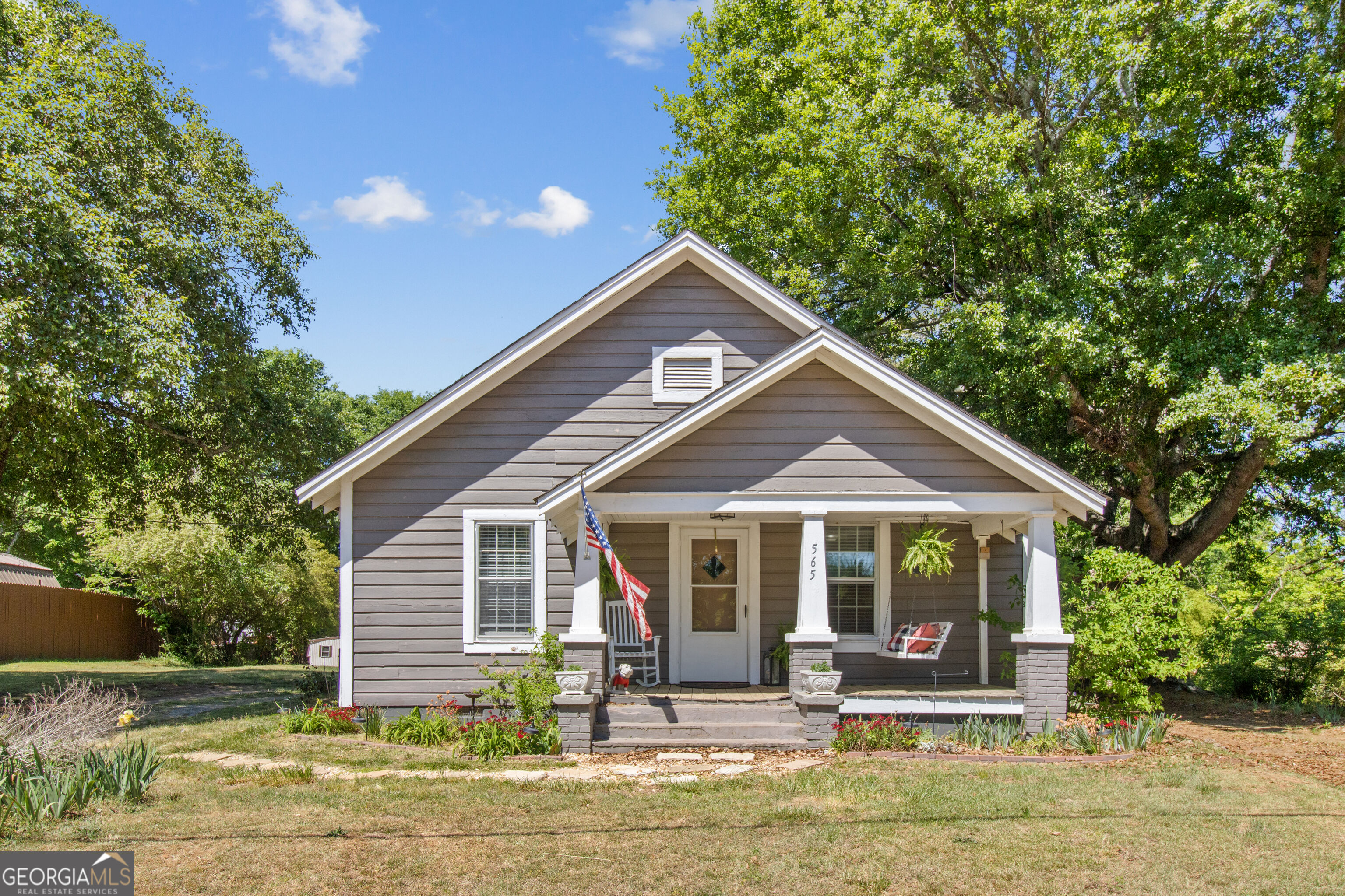 565 Williford Street Property Photo 2