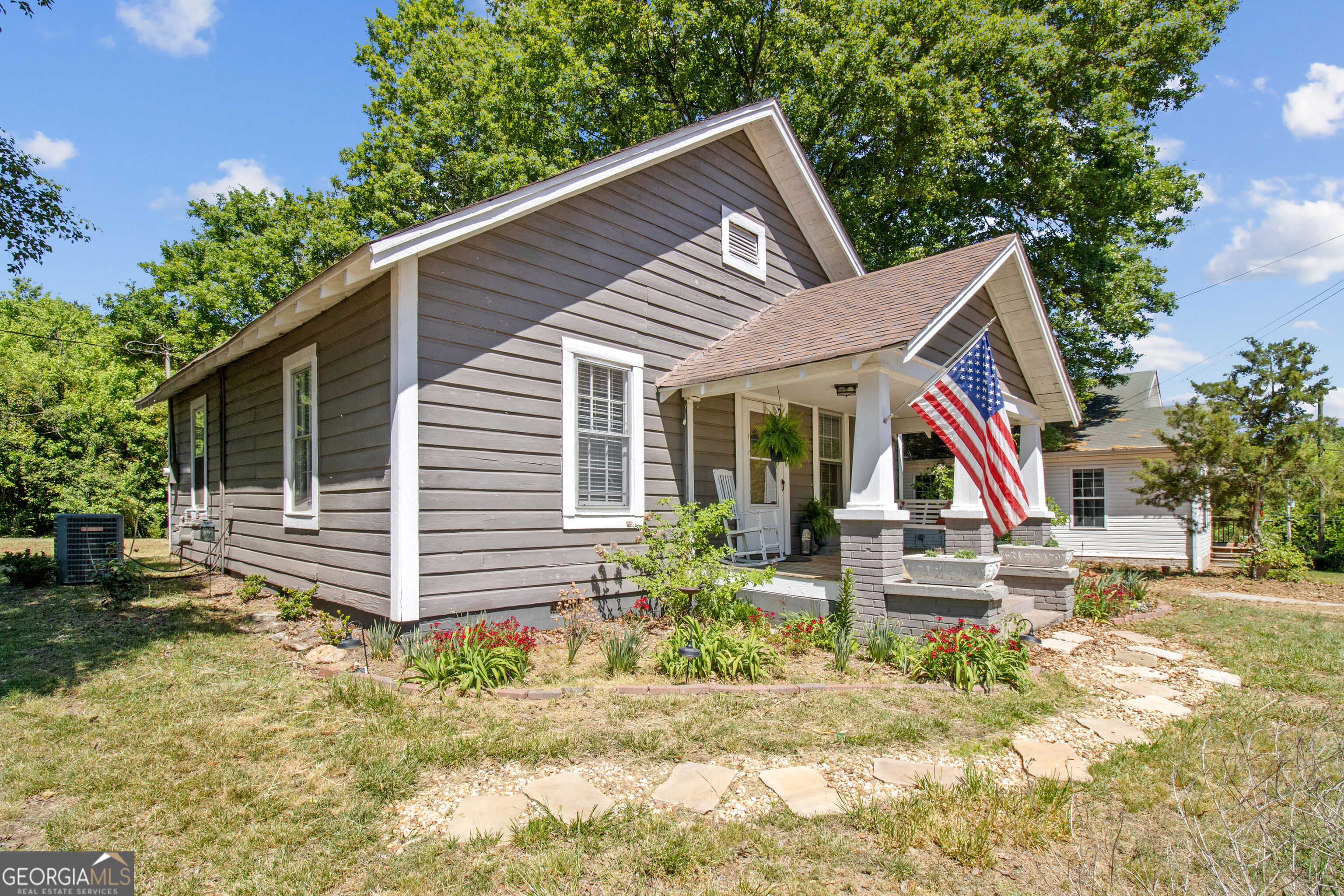 565 Williford Street Property Photo 3