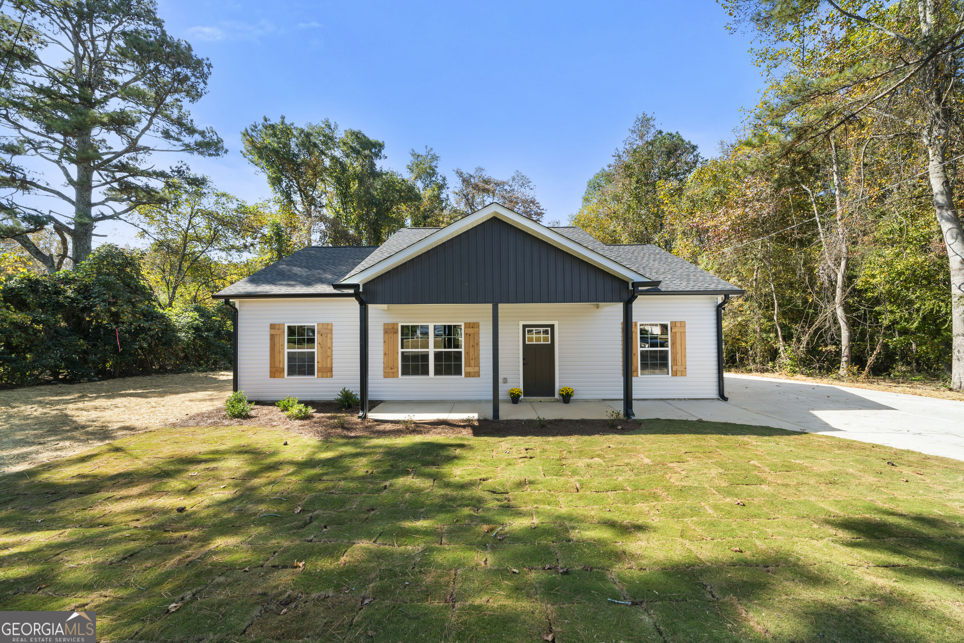 652 Harris Circle Property Photo 2