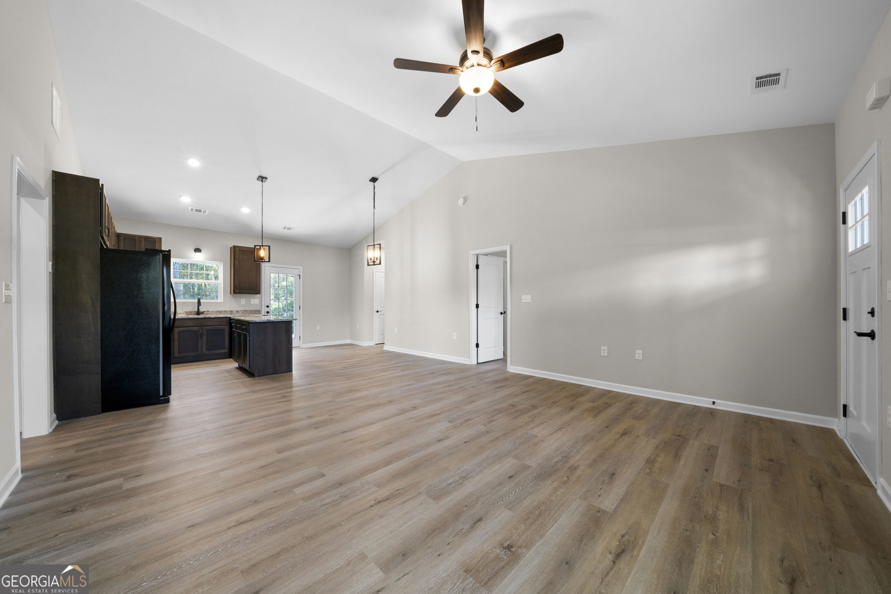 652 Harris Circle Property Photo 3