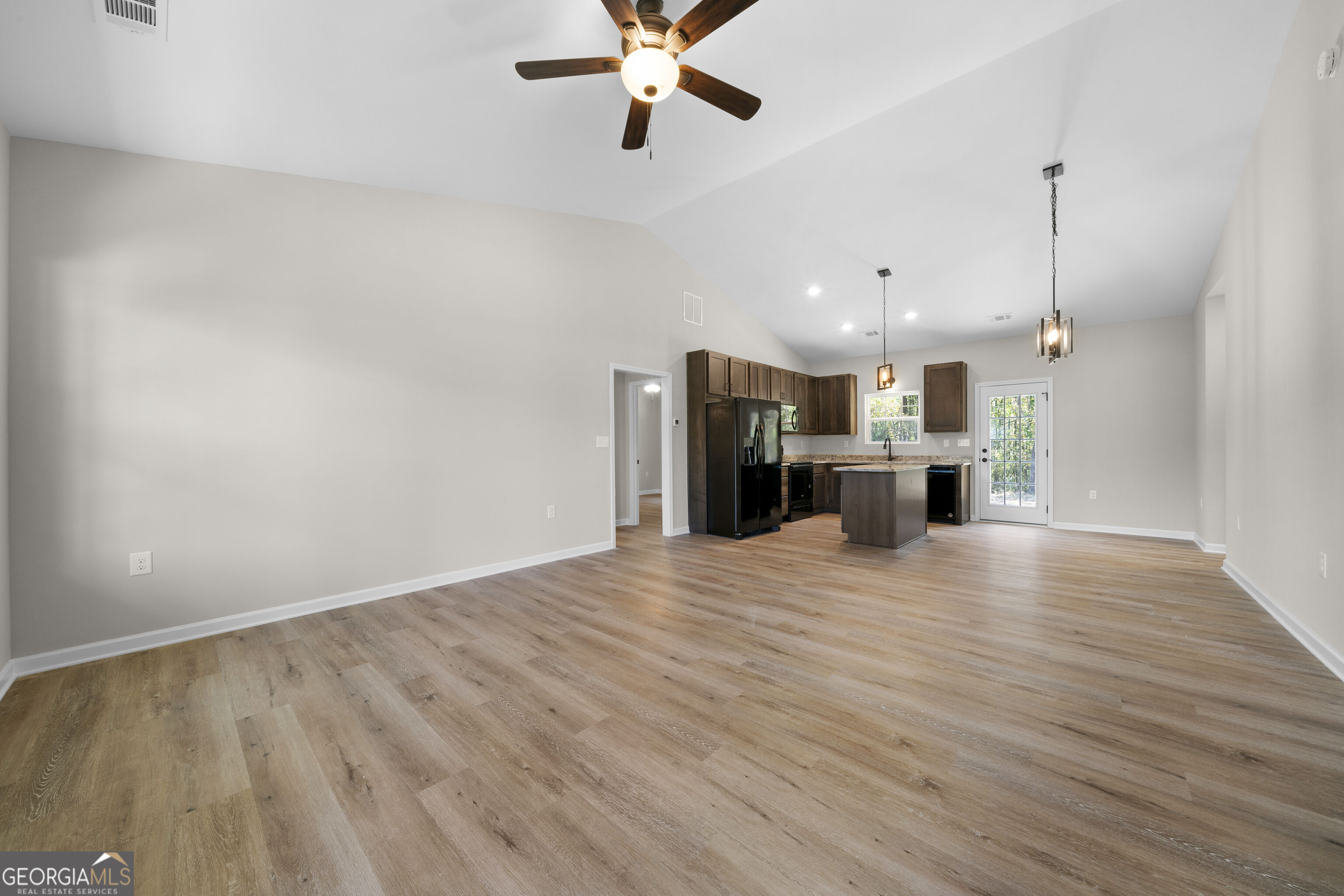 652 Harris Circle Property Photo 4