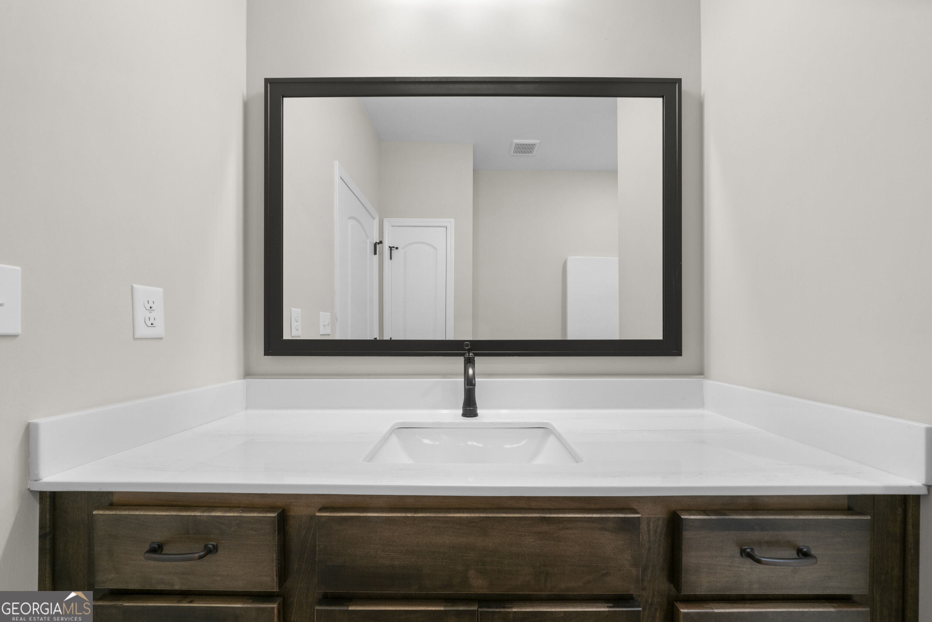 652 Harris Circle Property Photo 16