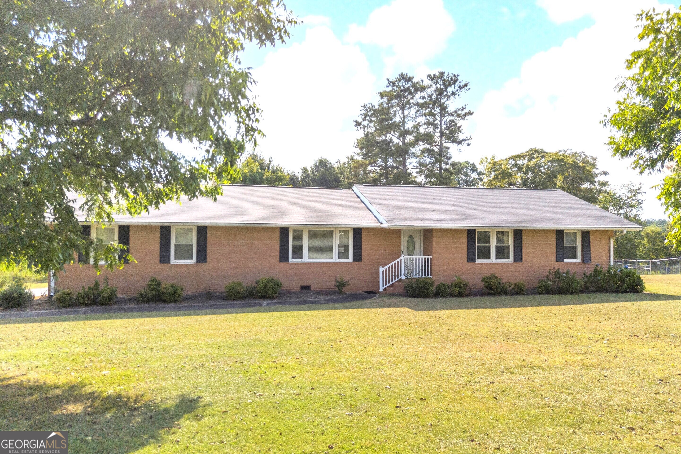 1229 Crestview Dr Property Photo 1