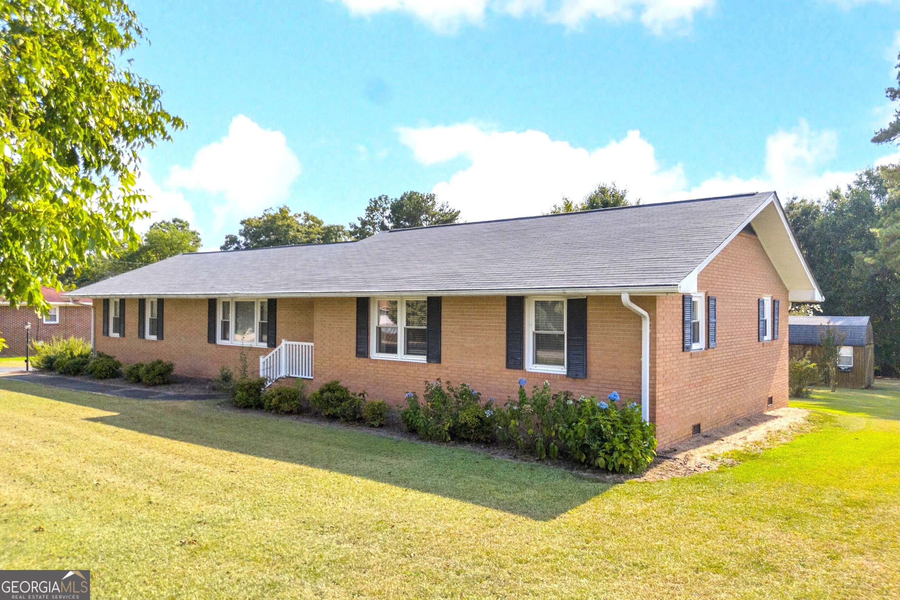 1229 Crestview Drive Property Photo 1