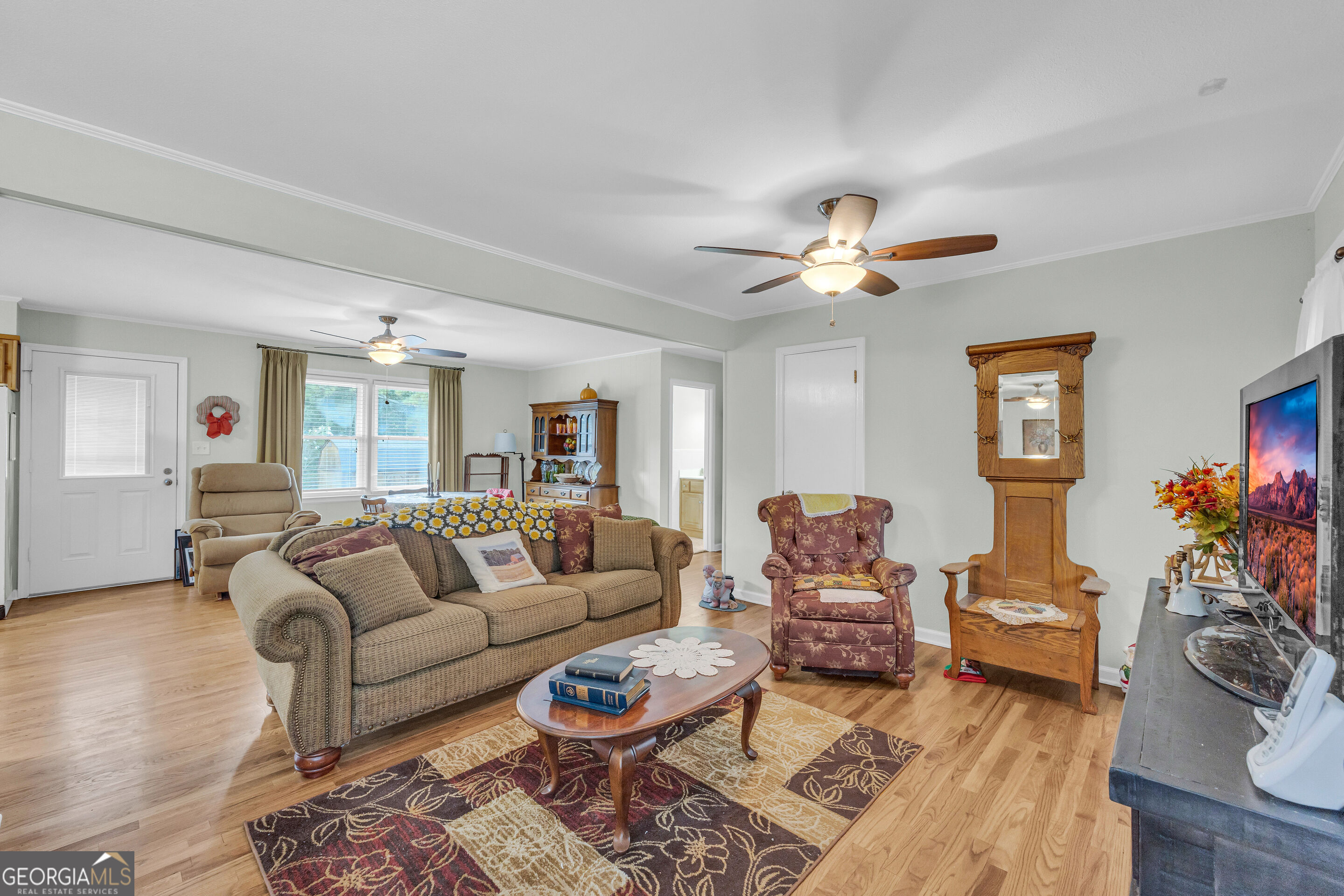 1229 Crestview Drive Property Photo 3