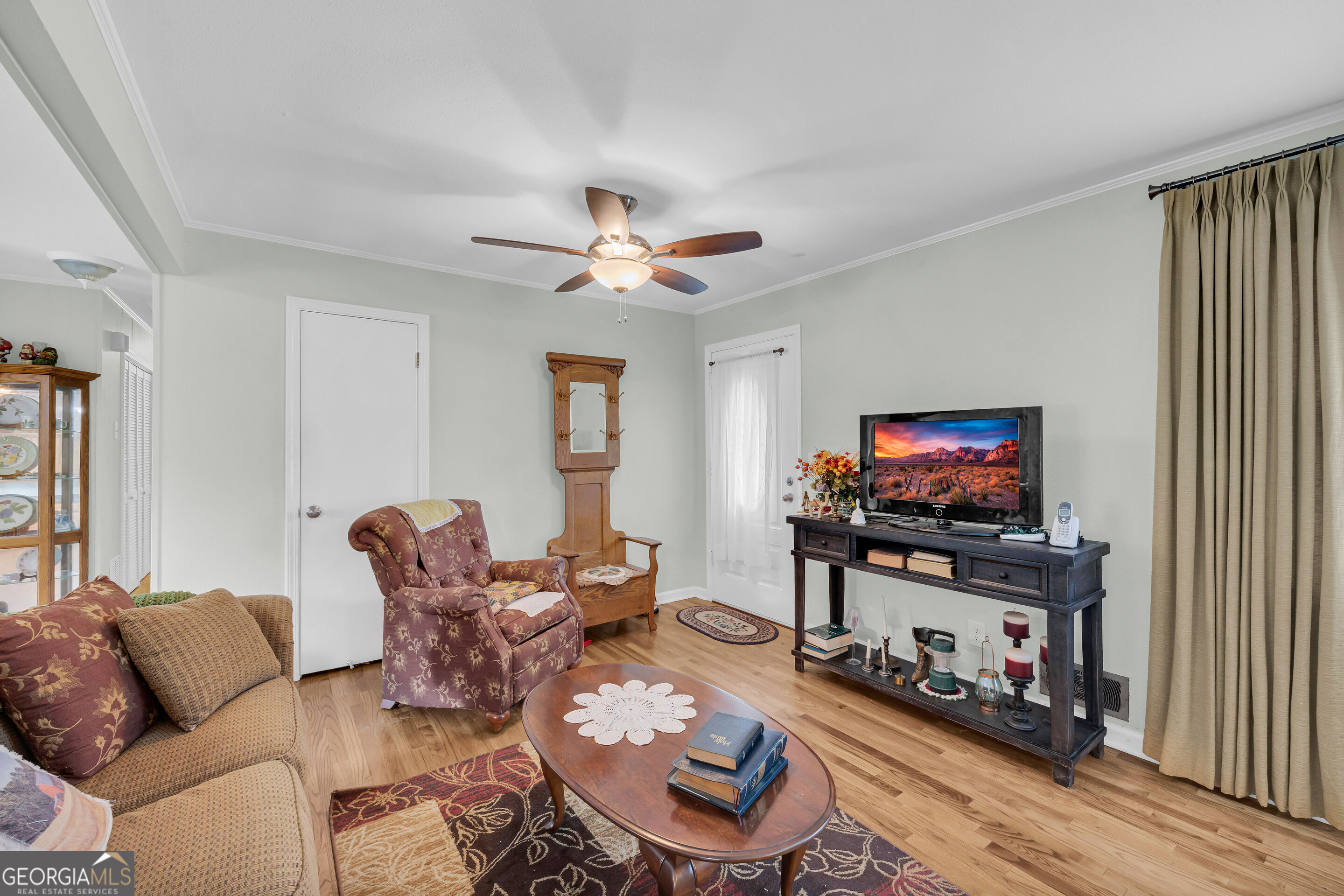 1229 Crestview Drive Property Photo 4