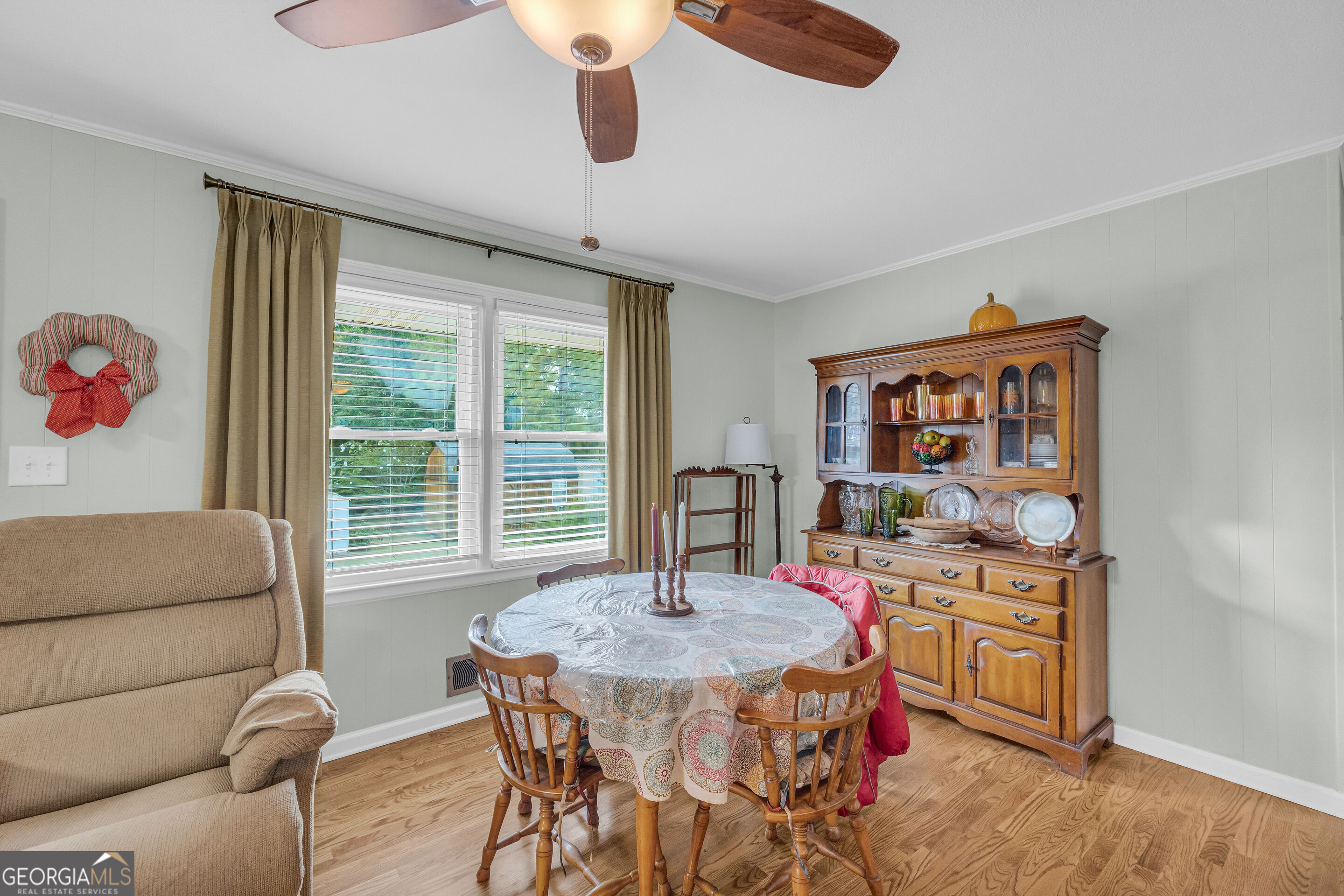 1229 Crestview Drive Property Photo 6