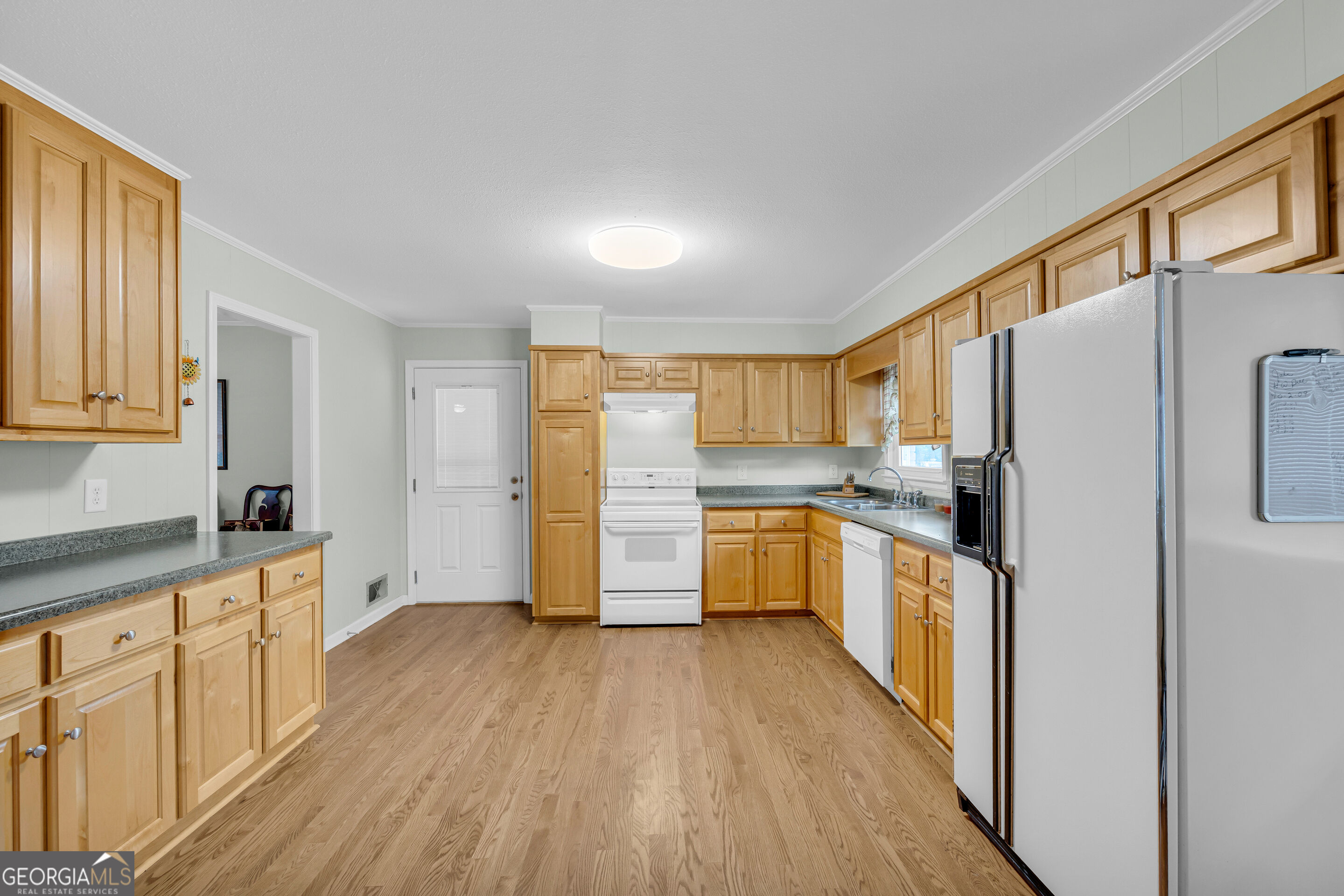 1229 Crestview Drive Property Photo 8
