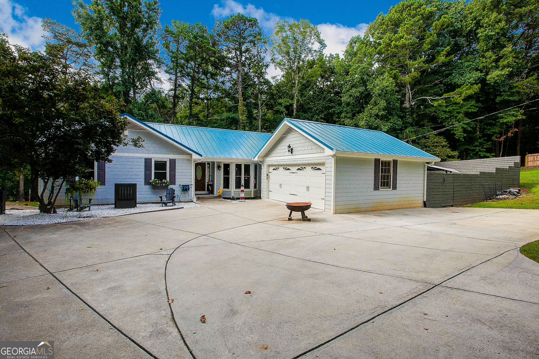 1695 Lakeside Trail Property Photo 1