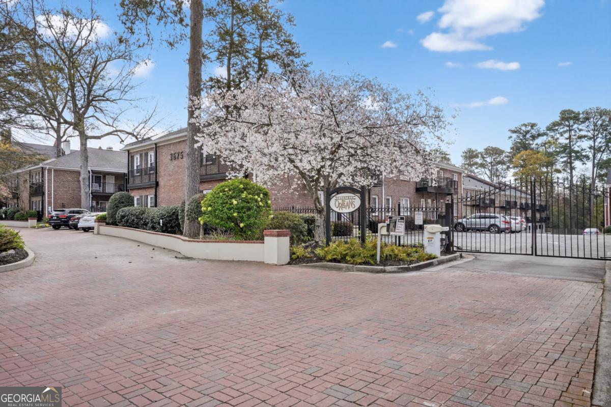 3675 Peachtree Road Ne # 19 Property Photo 1