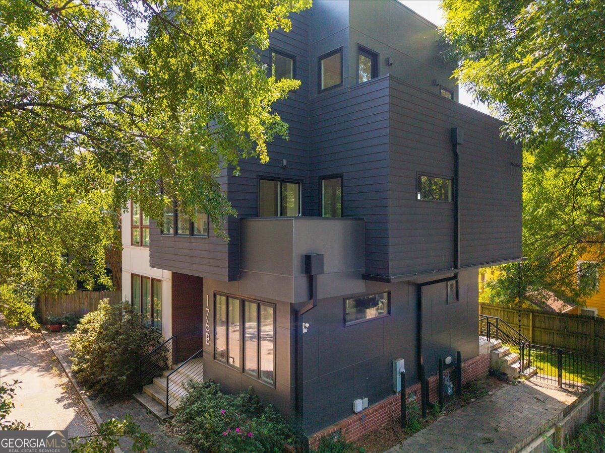 176b Sampson Street Ne Property Photo 1