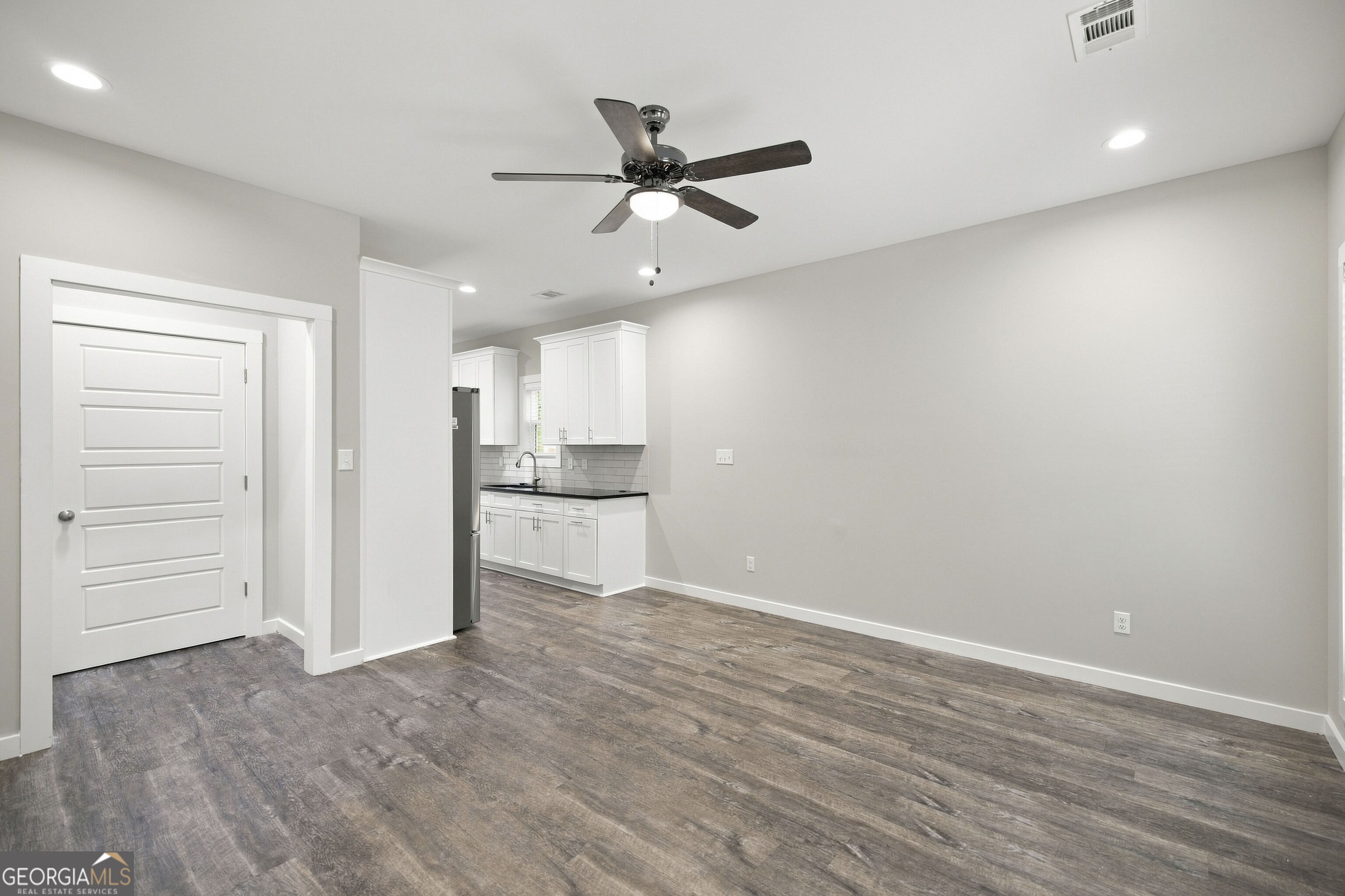 110 Leisure Pointe Cove Property Photo 7