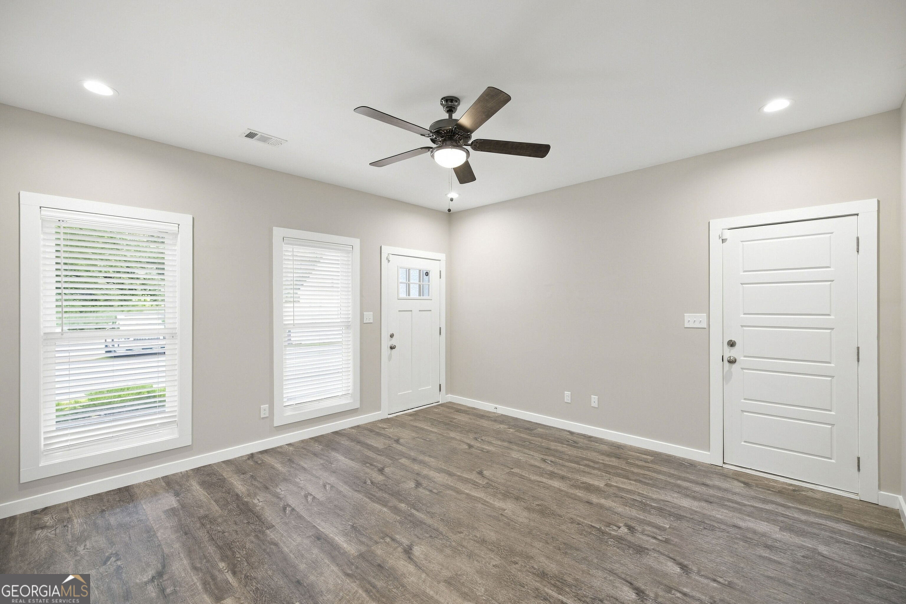 110 Leisure Pointe Cove Property Photo 8
