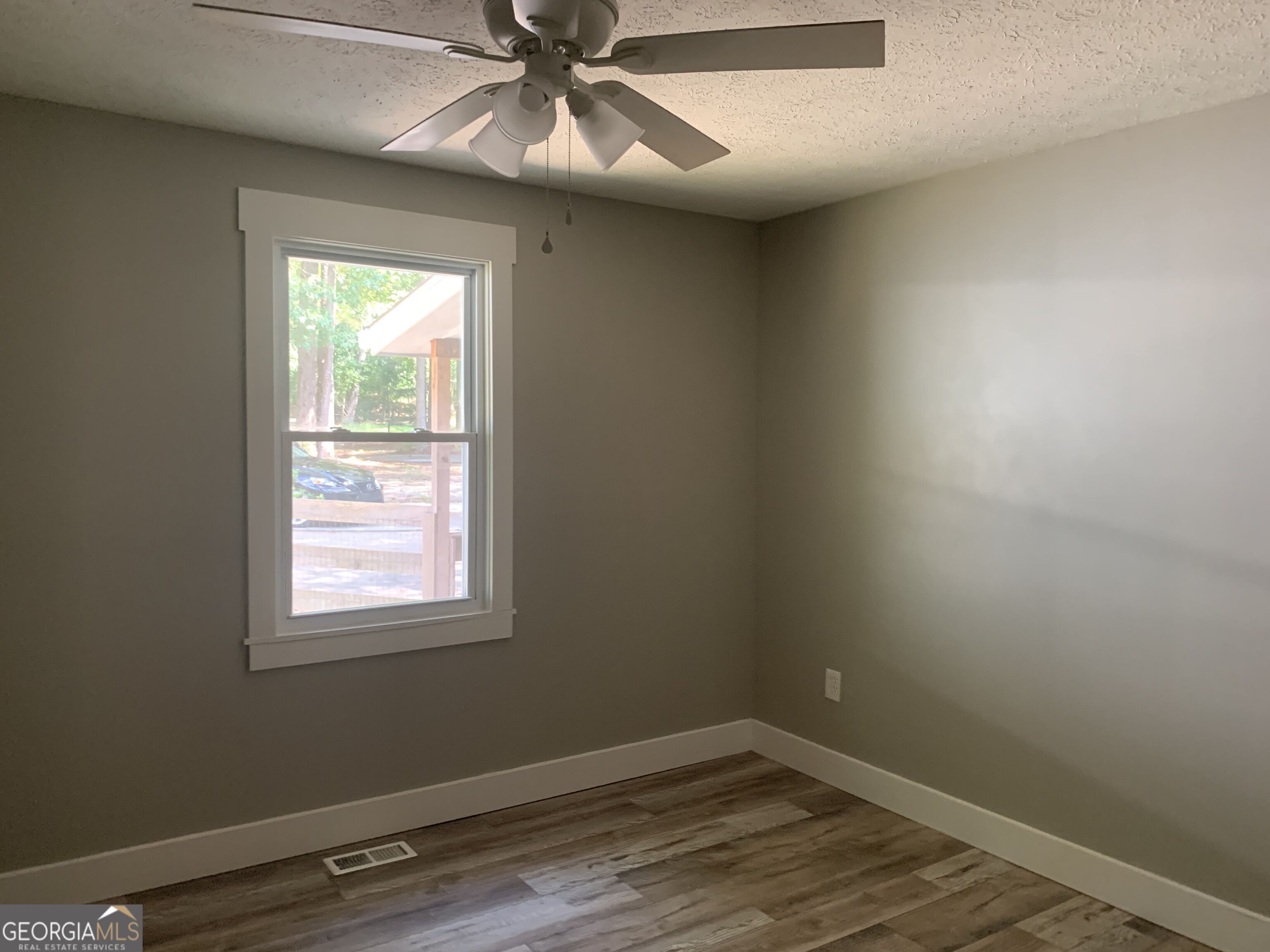 231 Cardinal Point Property Photo 6