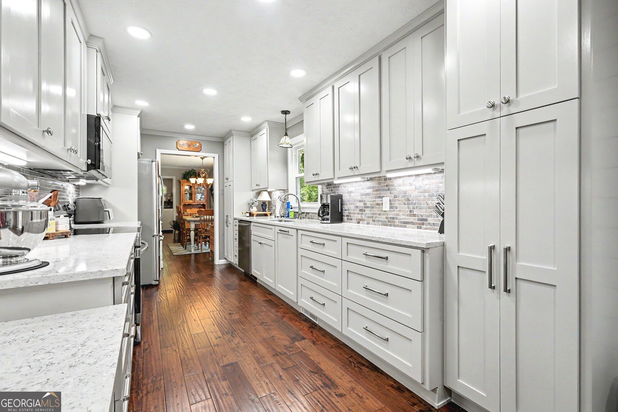 305 Hillview Road Property Photo 2