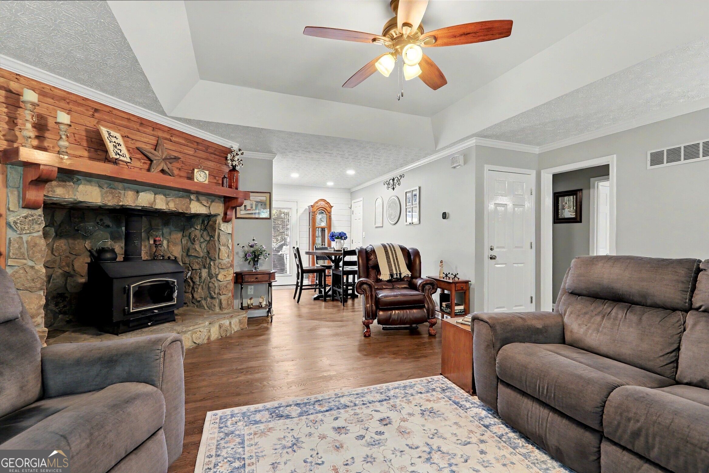 305 Hillview Road Property Photo 4