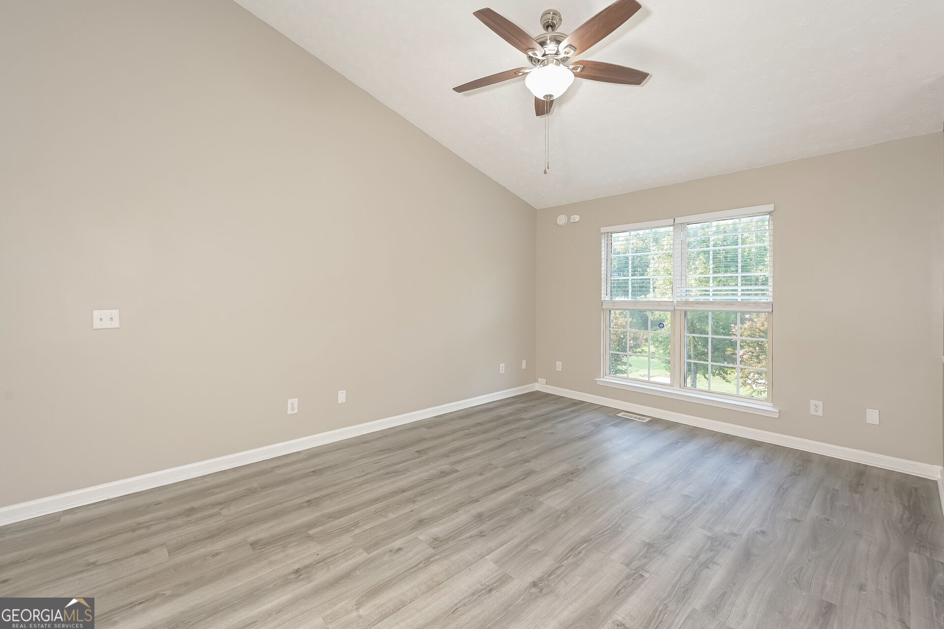 4139 Valley Glen Property Photo 3