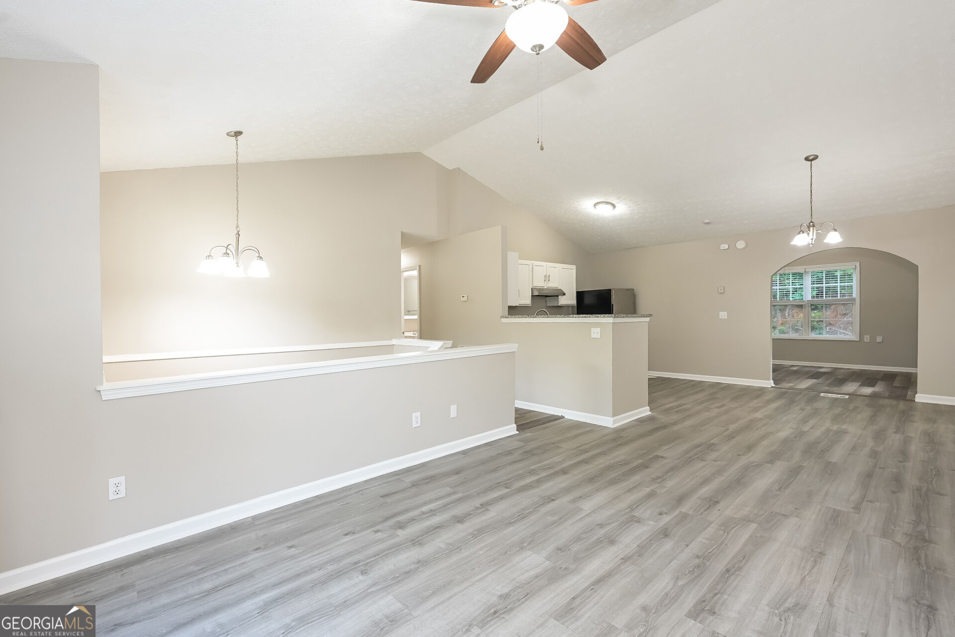4139 Valley Glen Property Photo 4