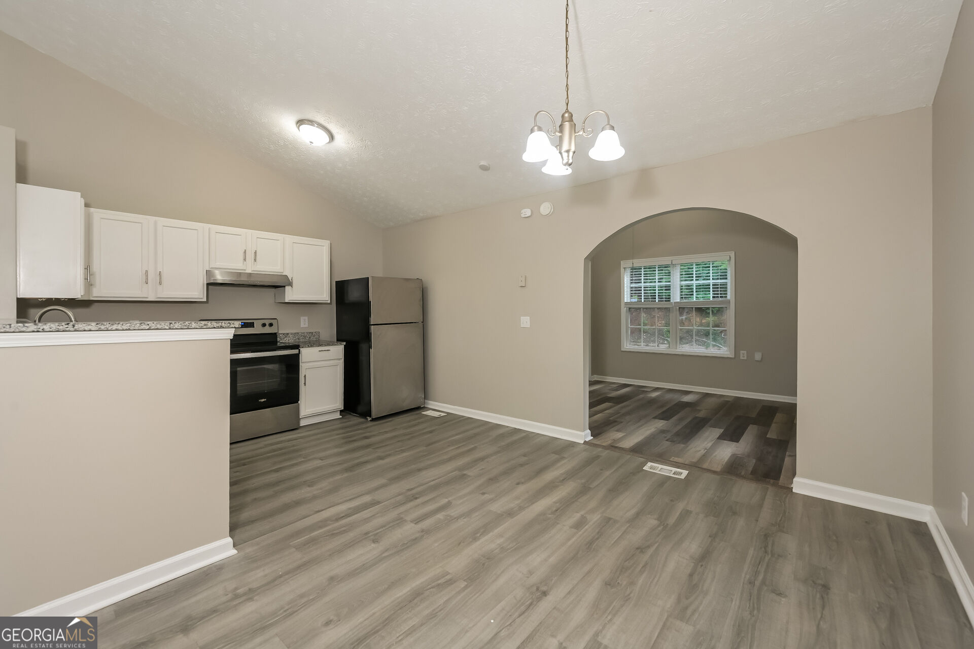 4139 Valley Glen Property Photo 6