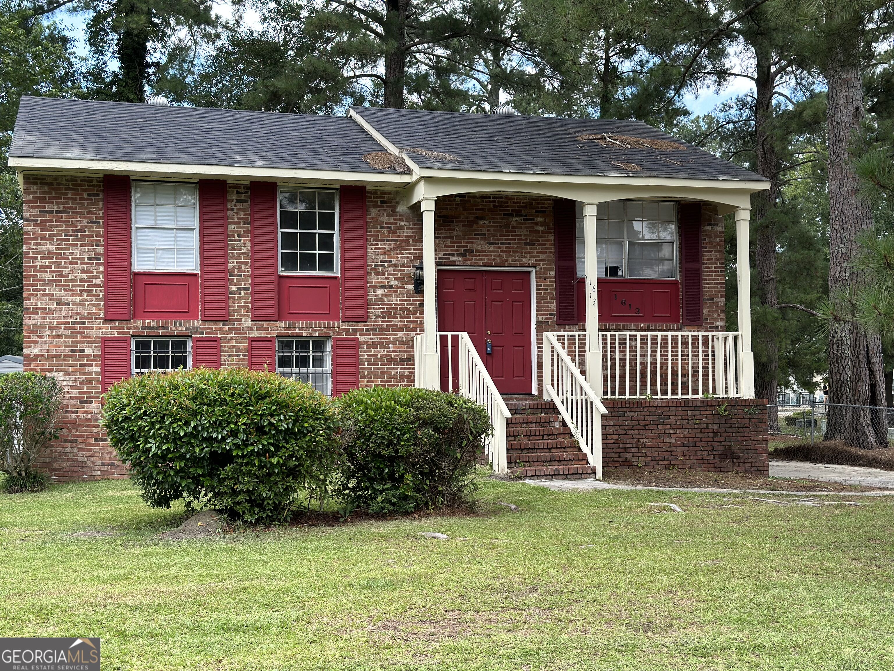 1613 Apple Valley Drive Property Photo 1