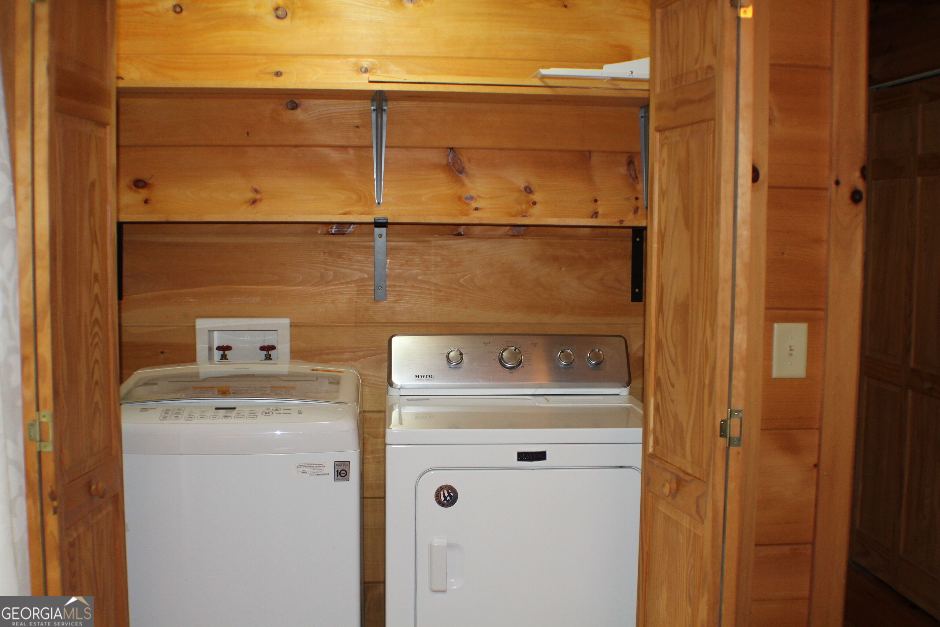 90 Pine Tree Drive Property Photo 10