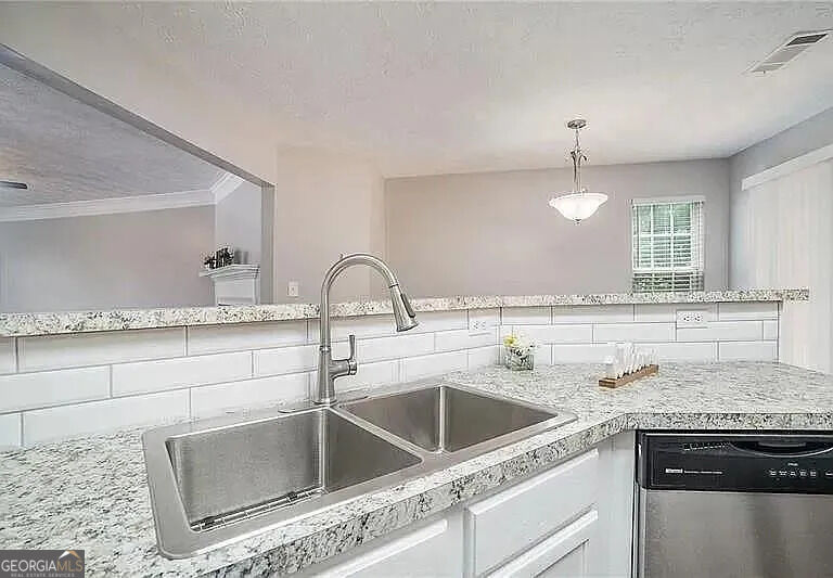 6531 Charter Way Property Photo 4