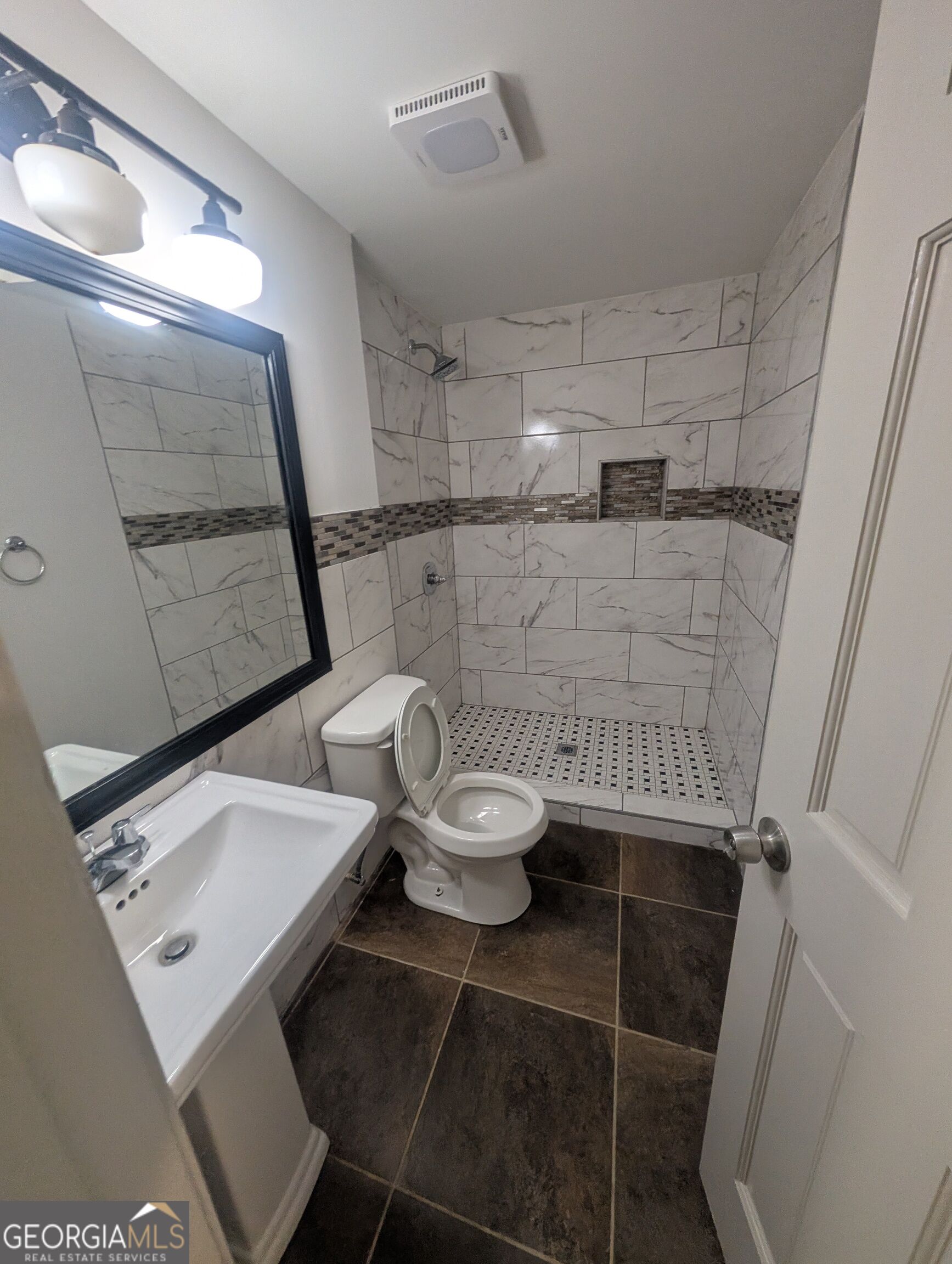 656 River Bend Drive Property Photo 7