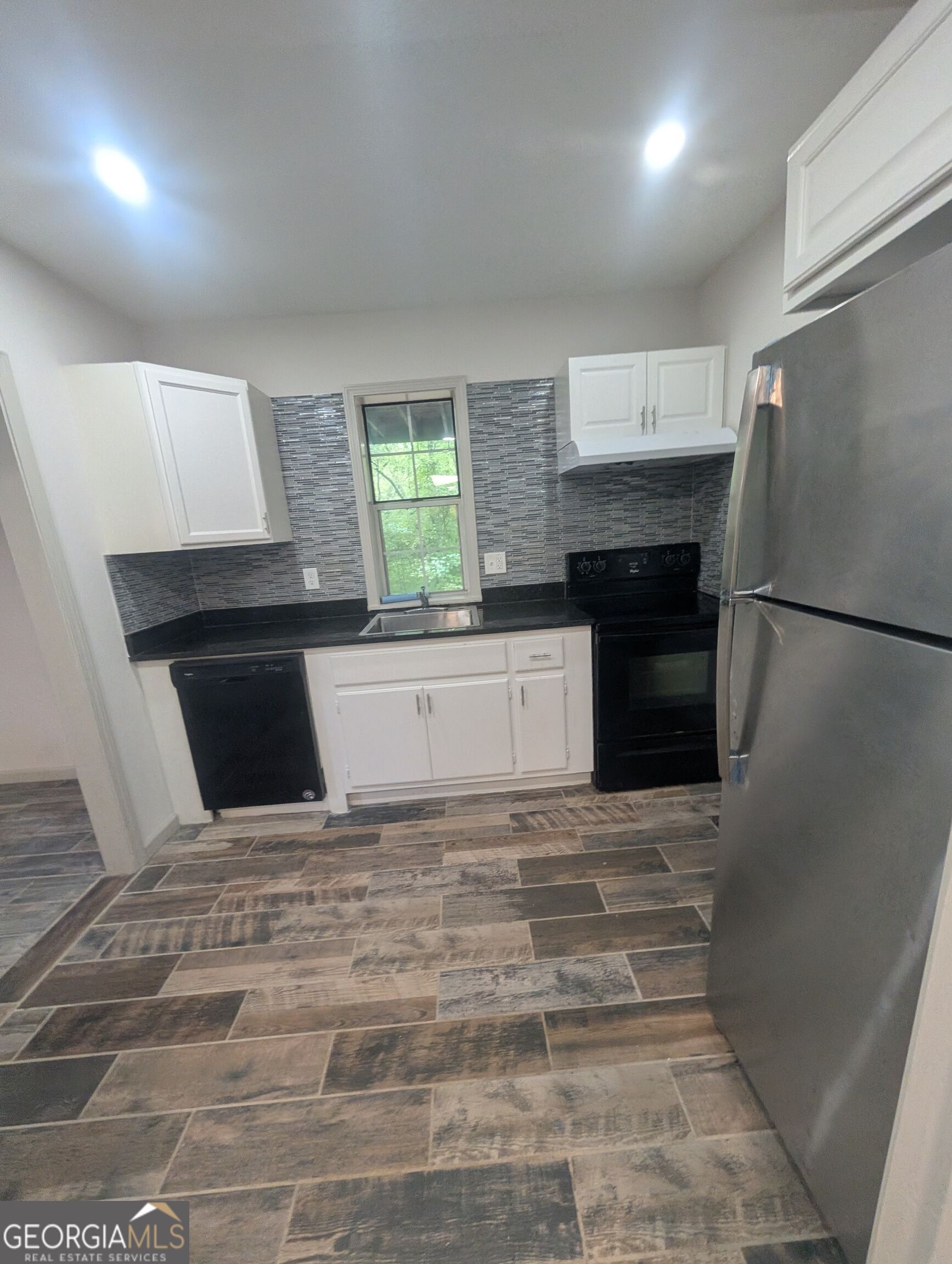 656 River Bend Drive Property Photo 8