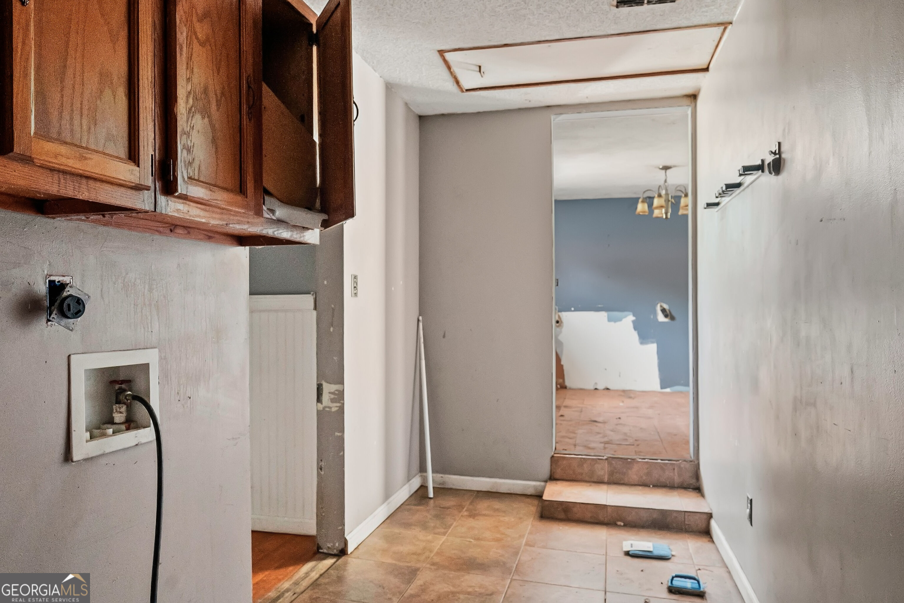 628 Waycaser Road Property Photo 6