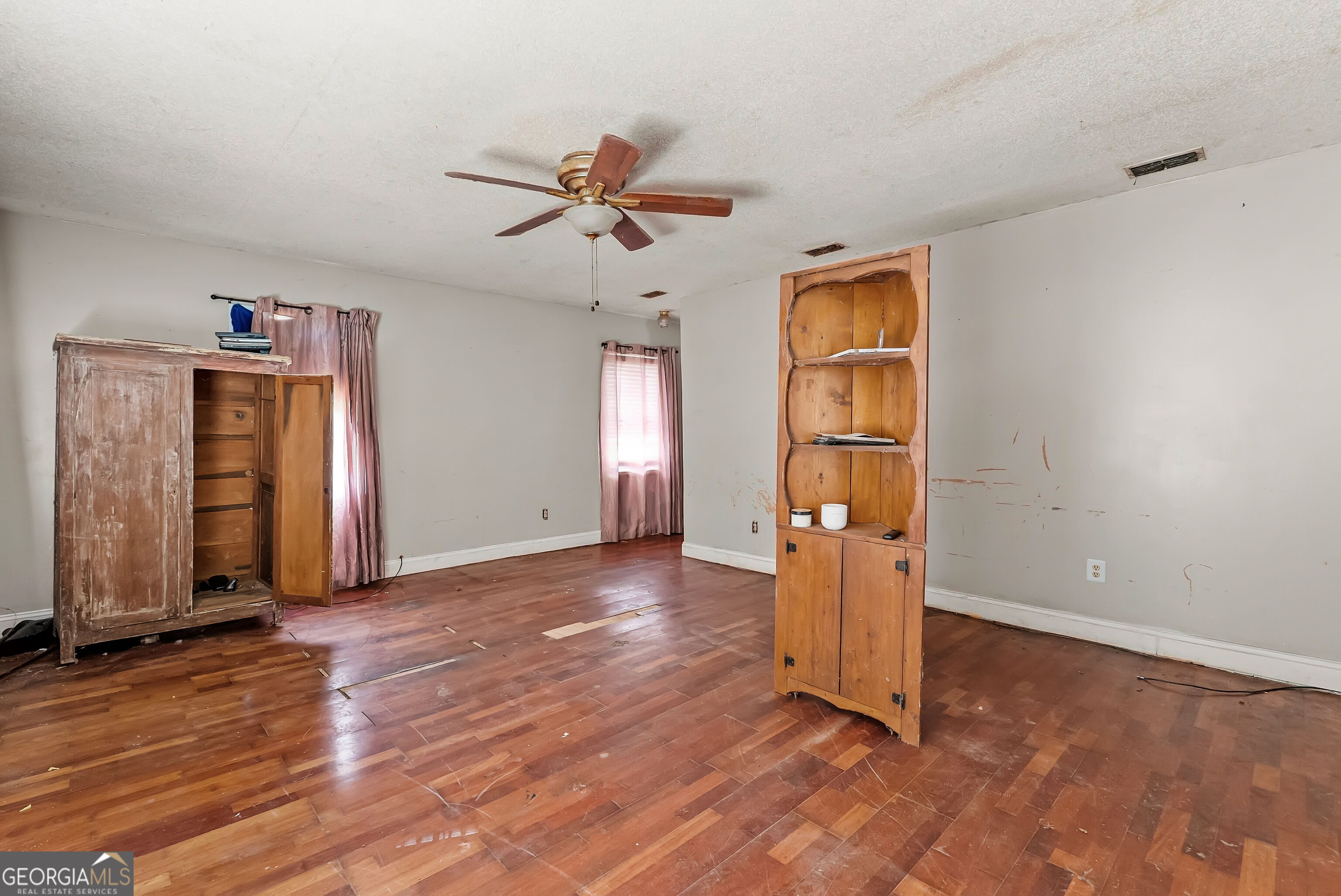 628 Waycaser Road Property Photo 10