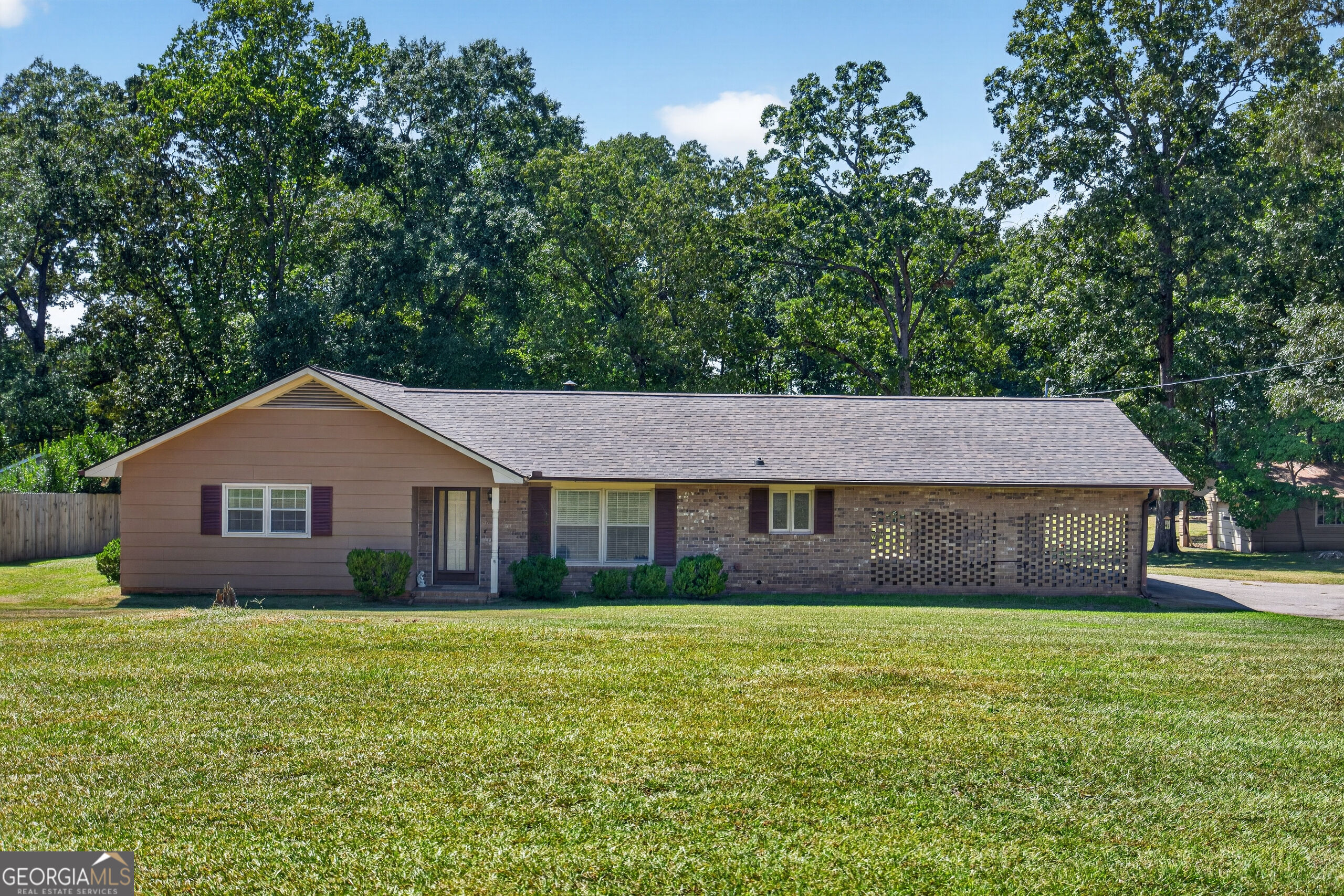 106 Iris Drive Property Photo 1